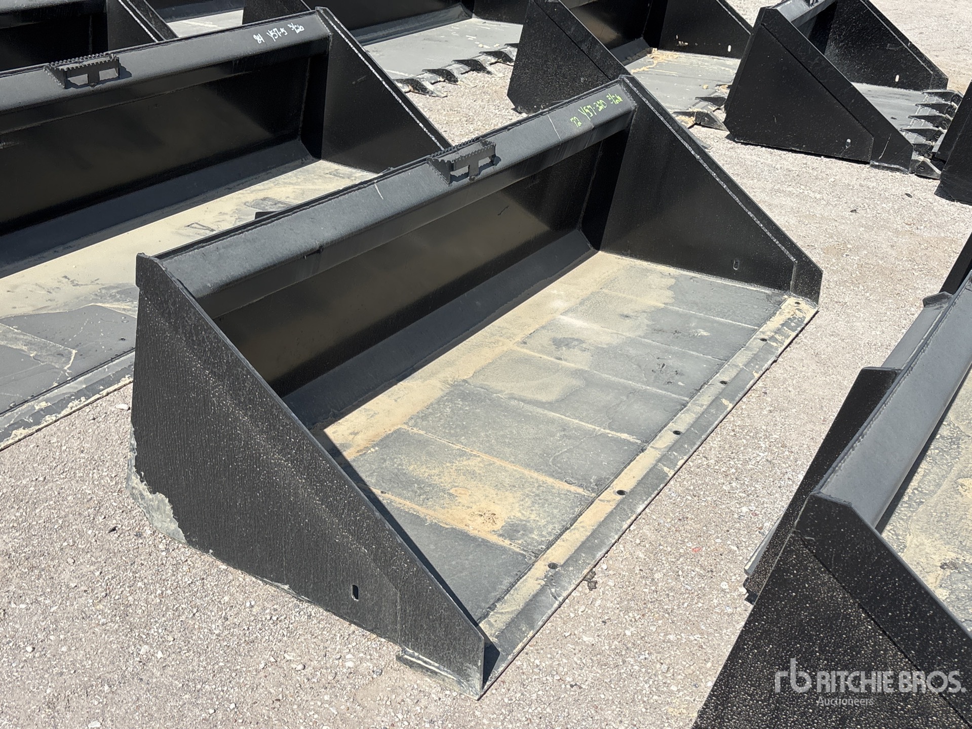 Aspect général with Image, coin avant droit