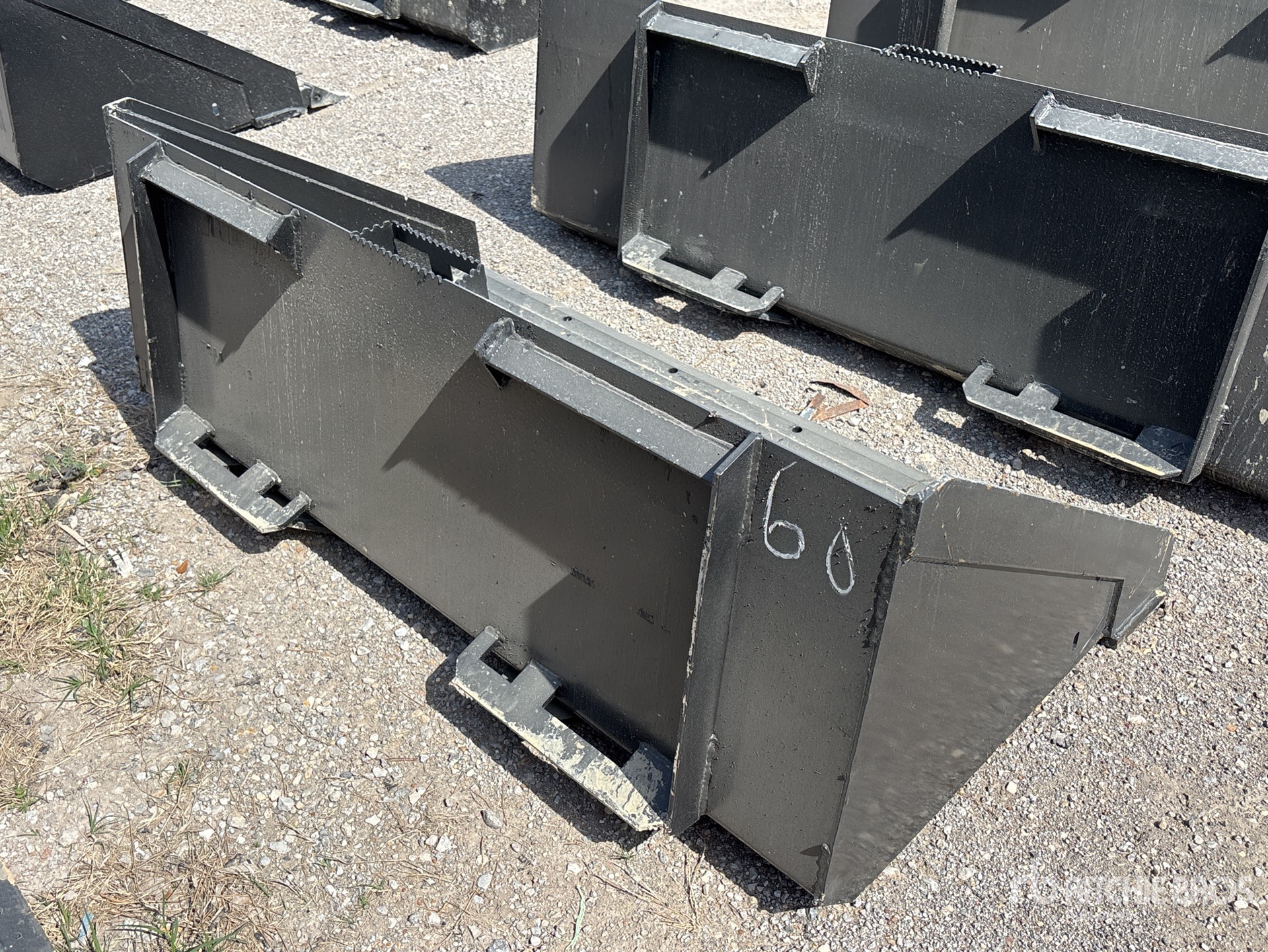 Aspect général with Image, coin arrière droit