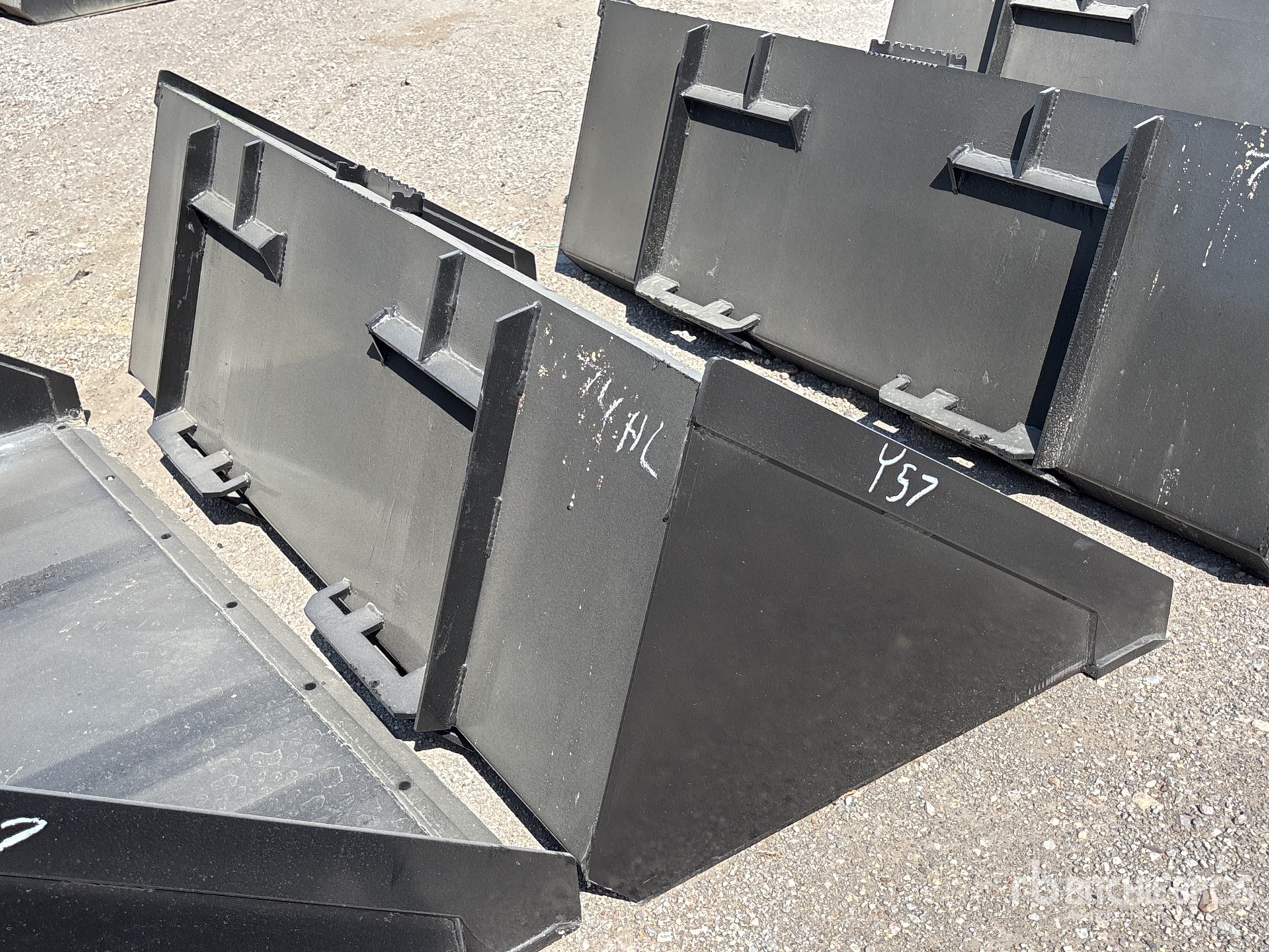 Aspect général with Image, coin arrière droit