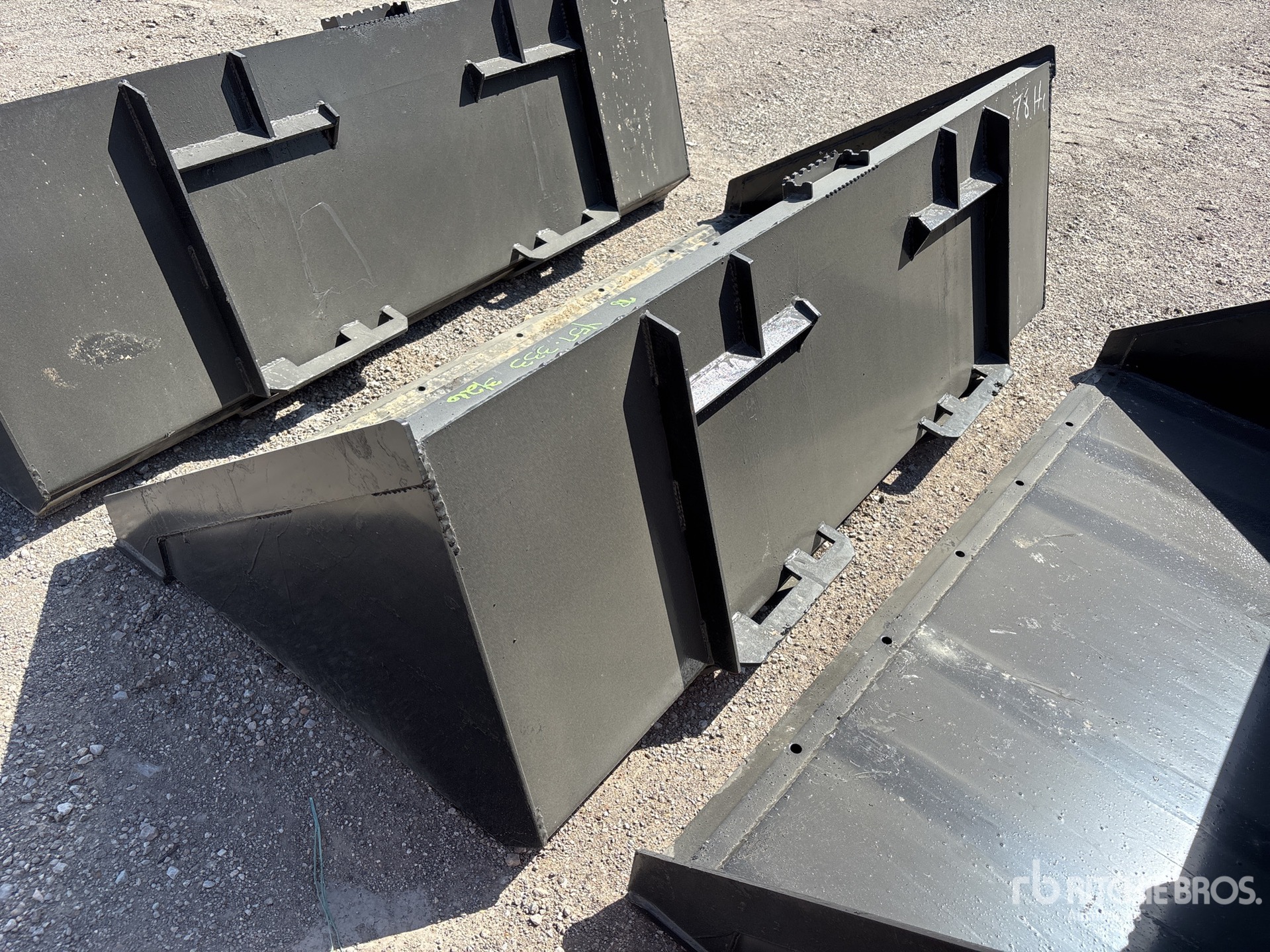 Aspect général with Image, coin arrière gauche