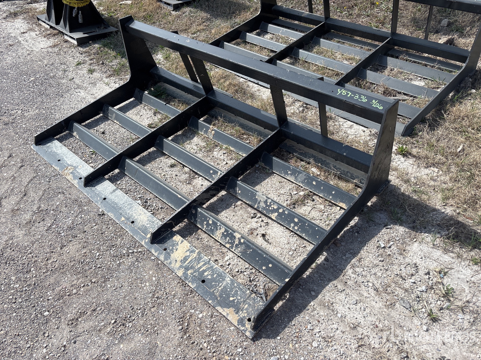 General Appearance with Bild, Ecke vorne links