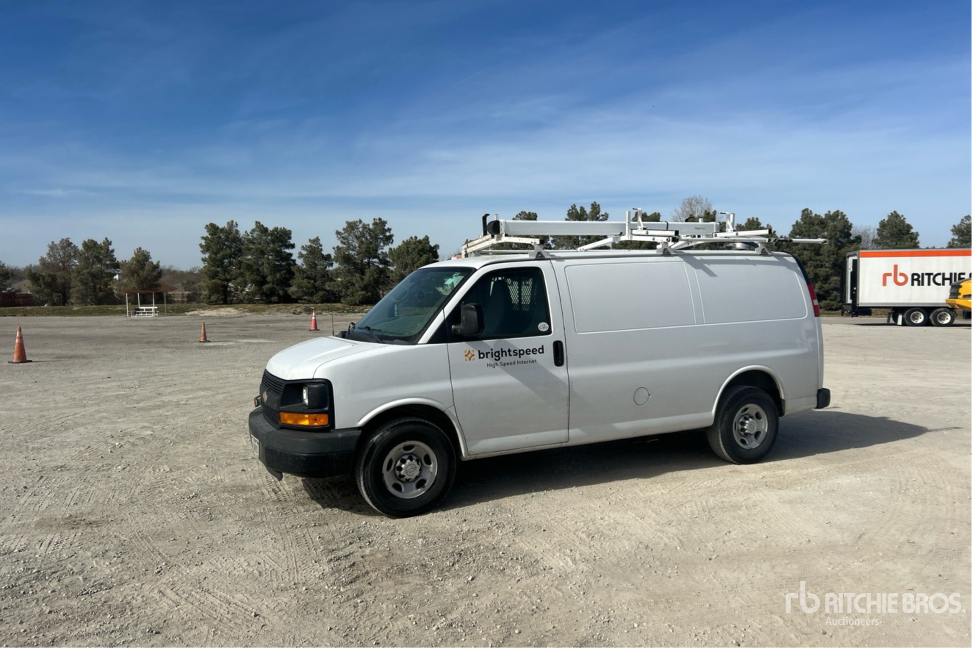 General Appearance with Bild, Ecke vorne links