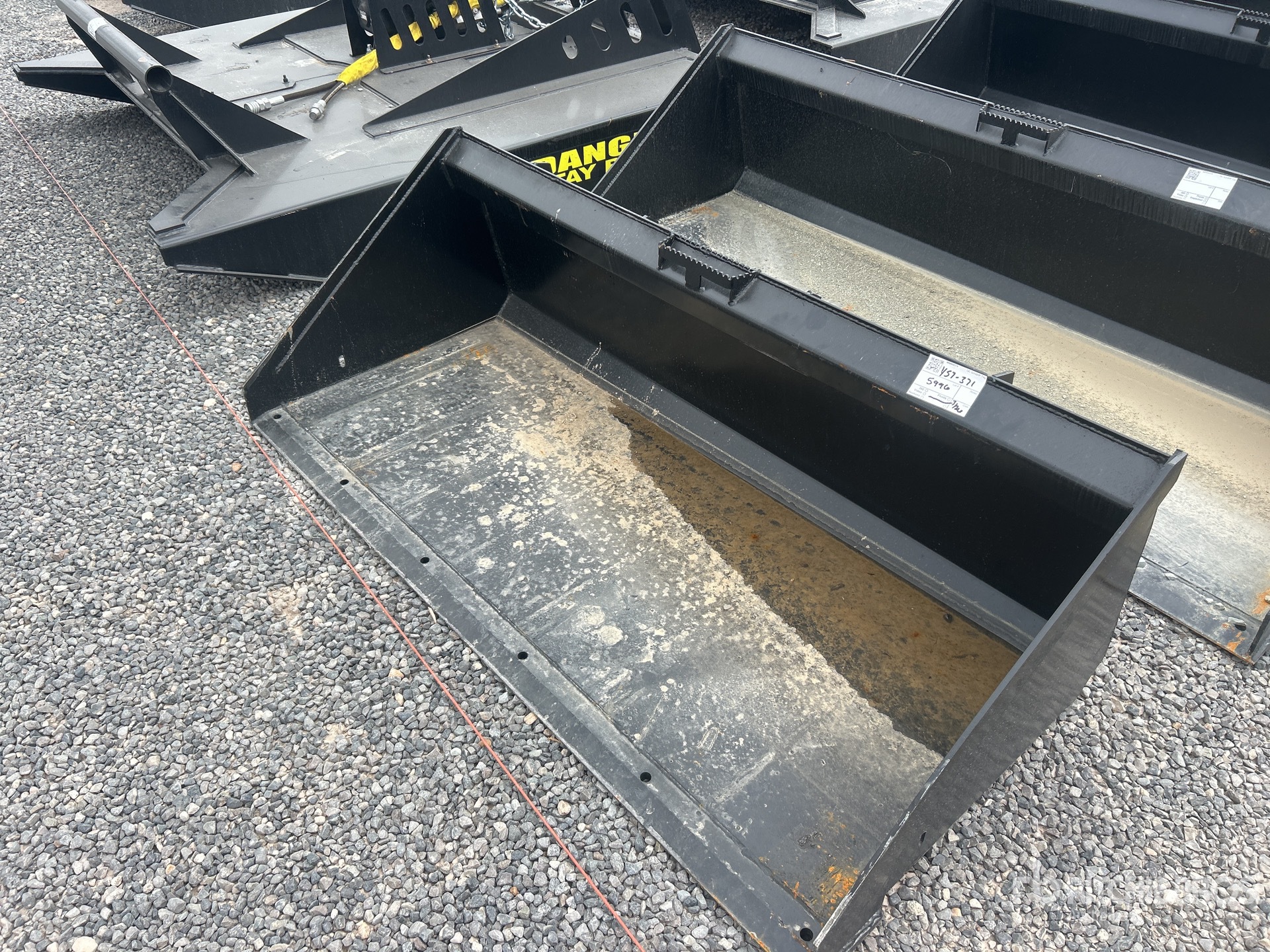 General Appearance with Foto, angolo anteriore sinistro