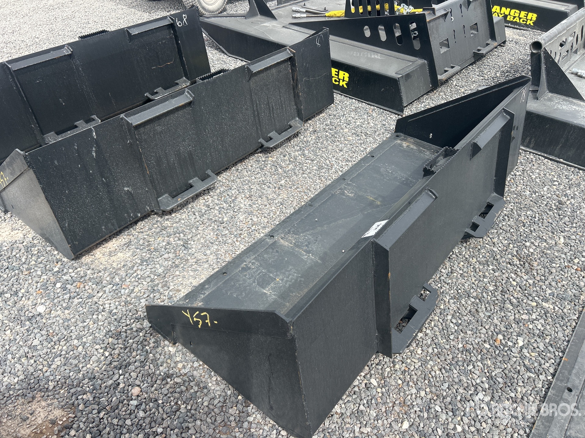 General Appearance with Foto, angolo posteriore sinistro