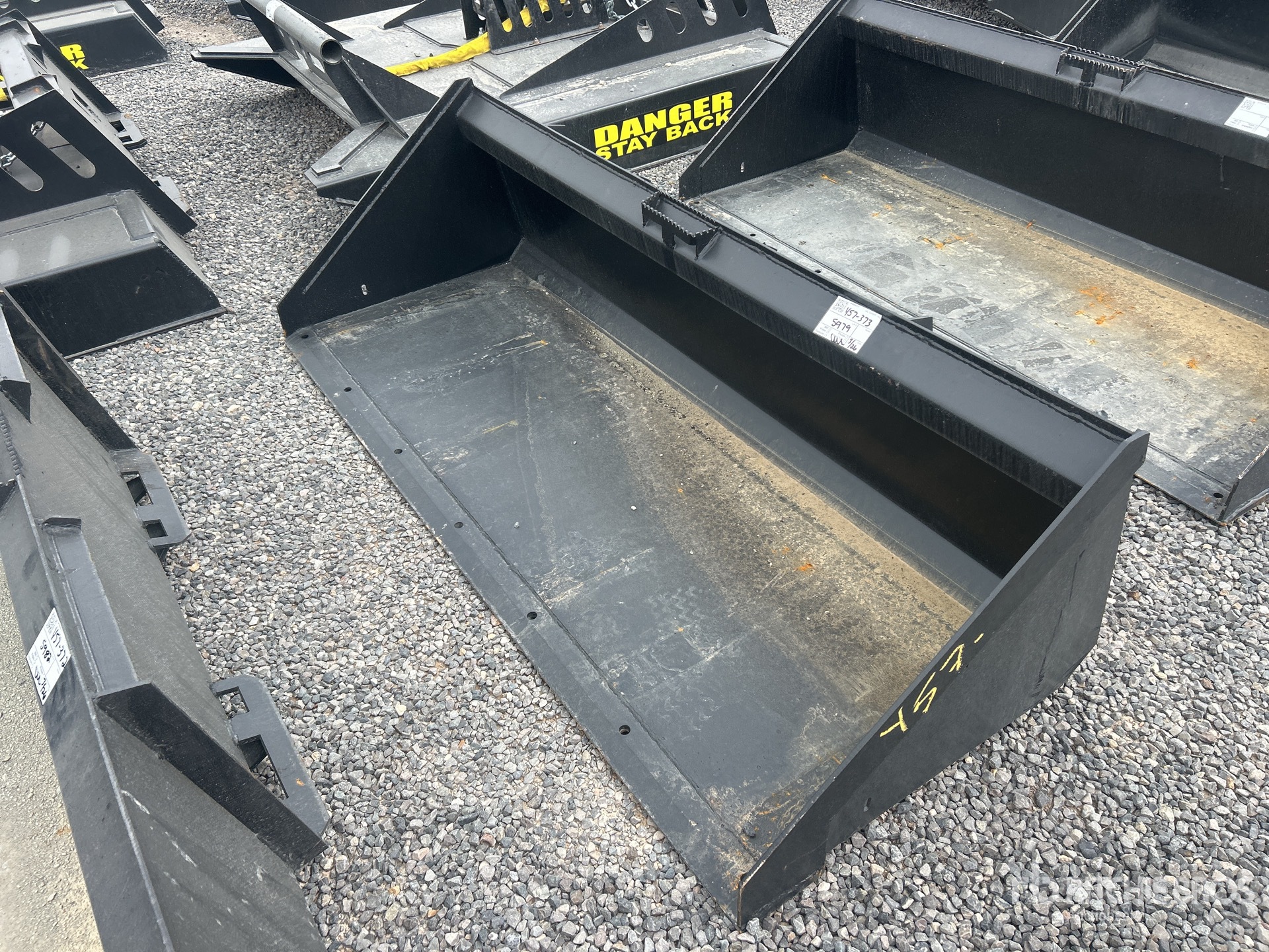 General Appearance with Foto, angolo anteriore sinistro