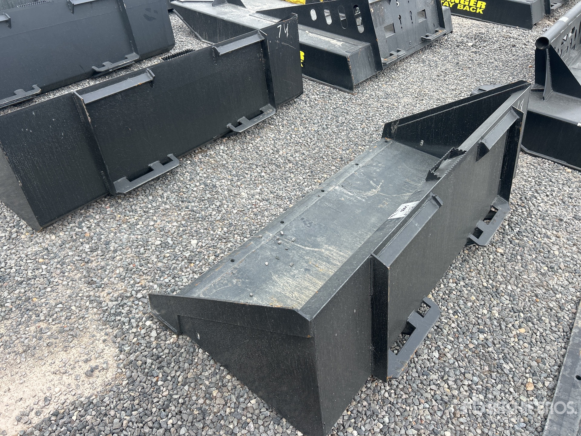 General Appearance with Foto, angolo posteriore sinistro