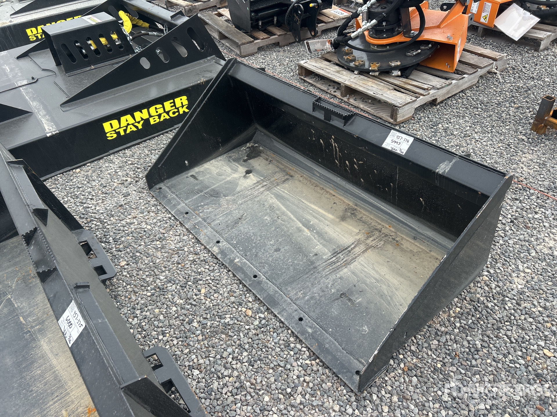 General Appearance with Foto, angolo anteriore sinistro