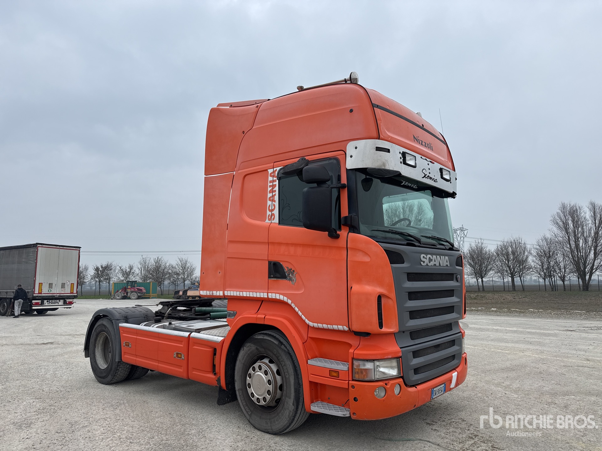 General Appearance with Picture, Right Front Corner