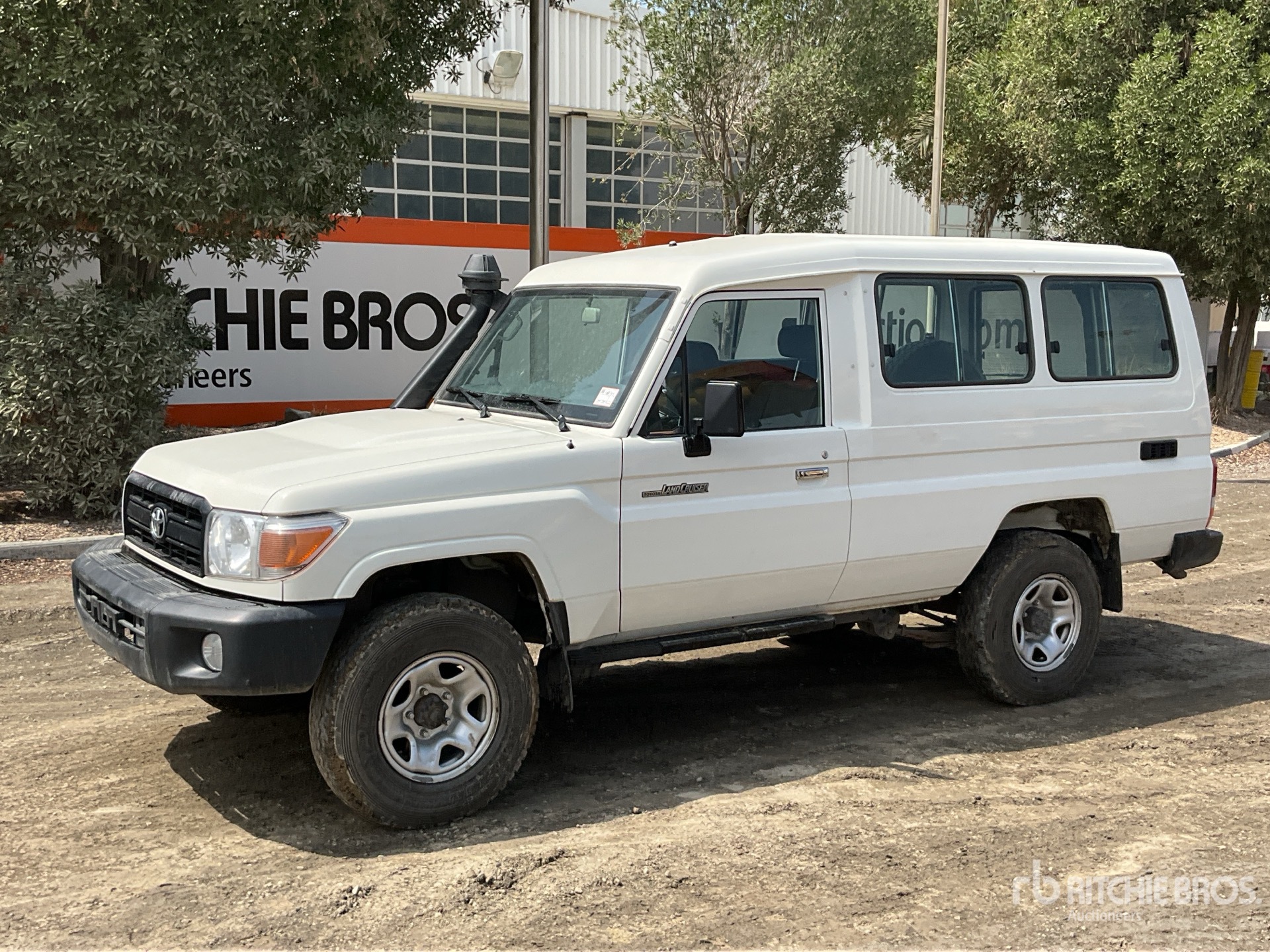 General Appearance with Picture, Left Front Corner