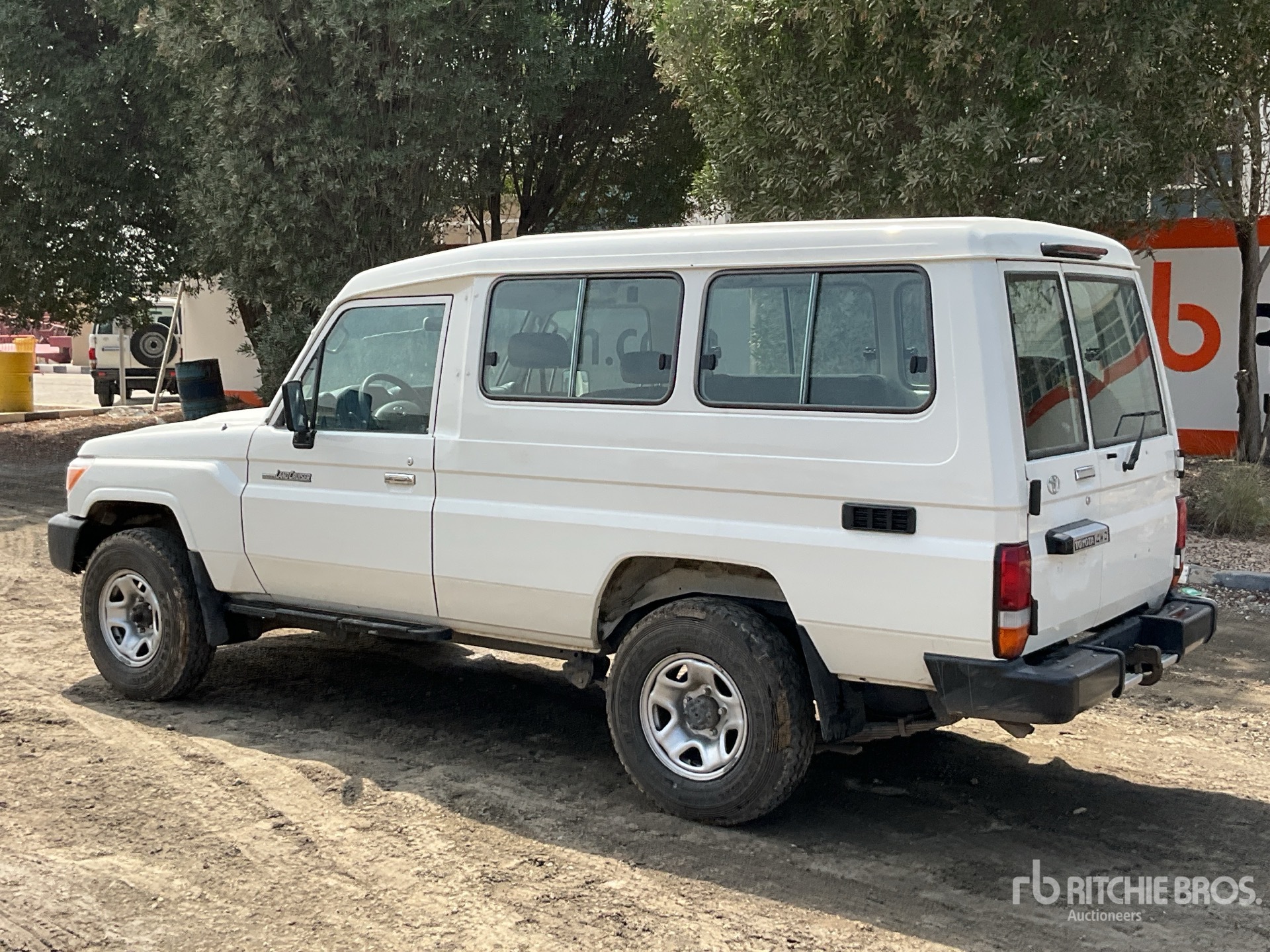 General Appearance with Picture, Left Rear Corner