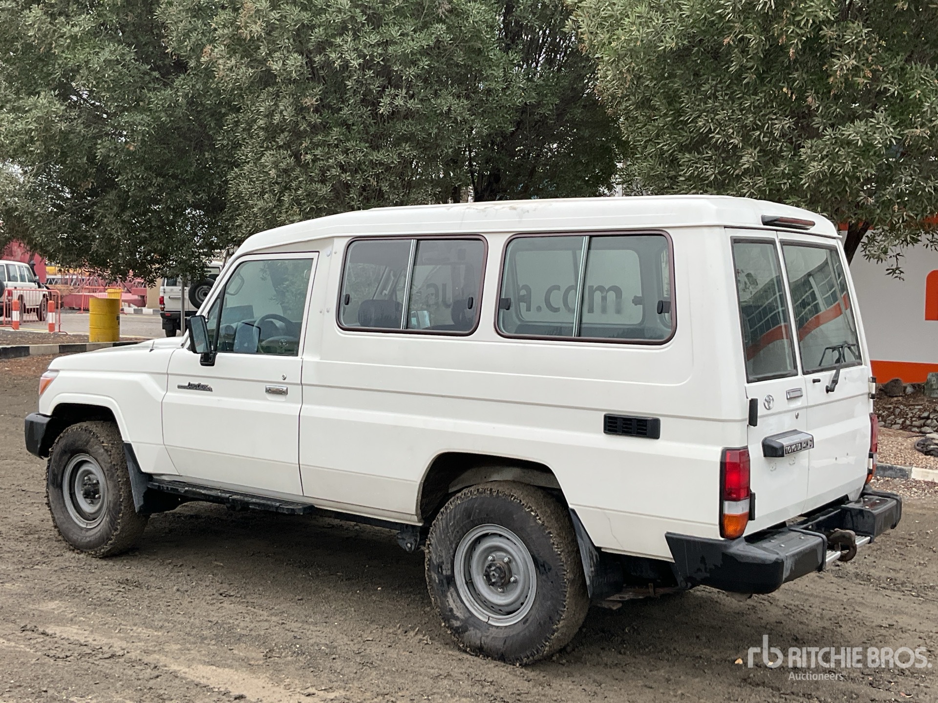 General Appearance with Picture, Left Rear Corner