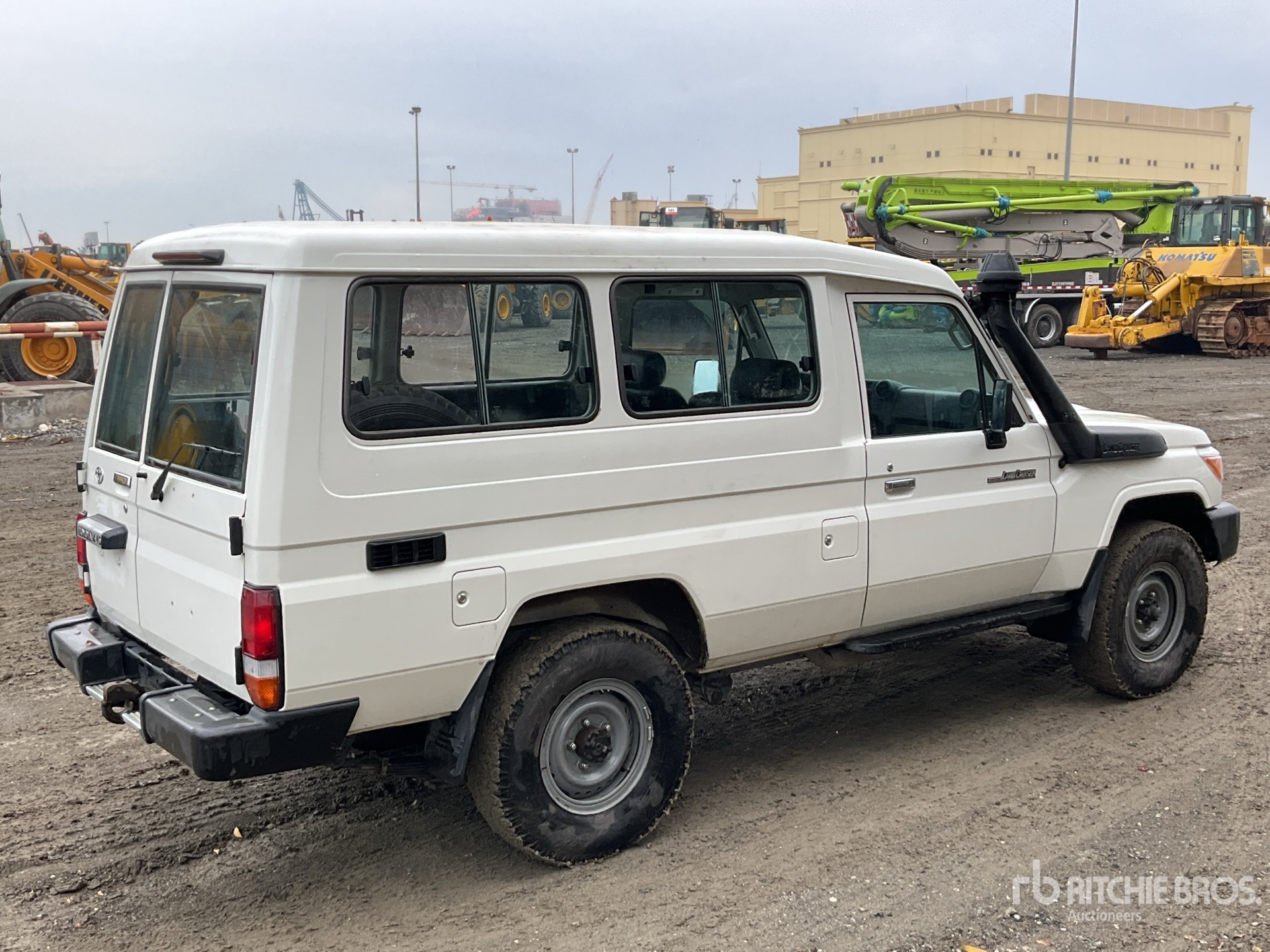 General Appearance with Picture, Right Rear Corner