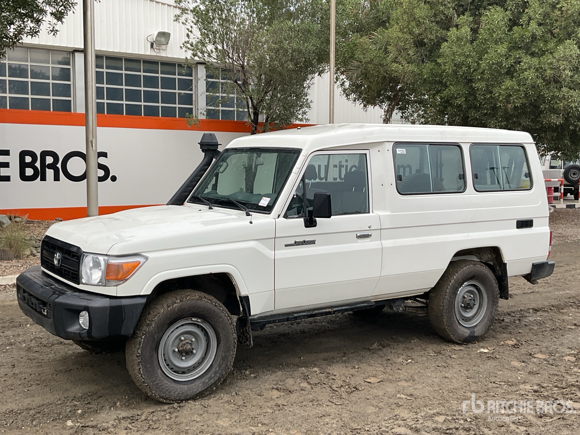 General Appearance with Picture, Left Front Corner