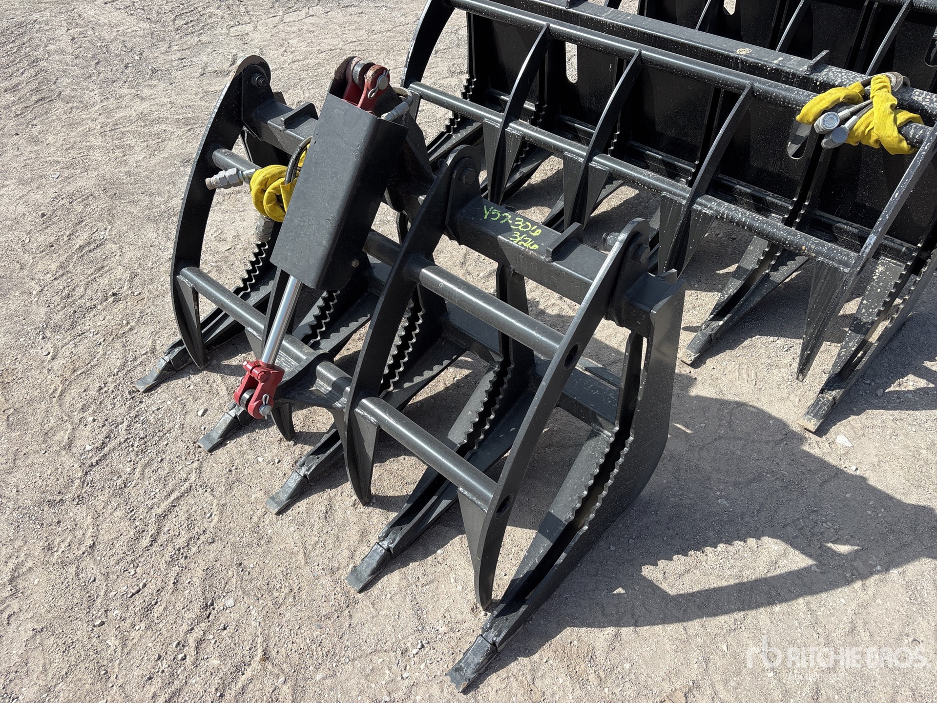 General Appearance with Foto, angolo anteriore sinistro