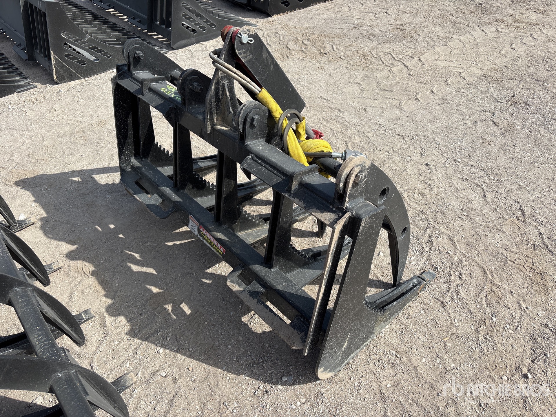 General Appearance with Foto, angolo anteriore sinistro