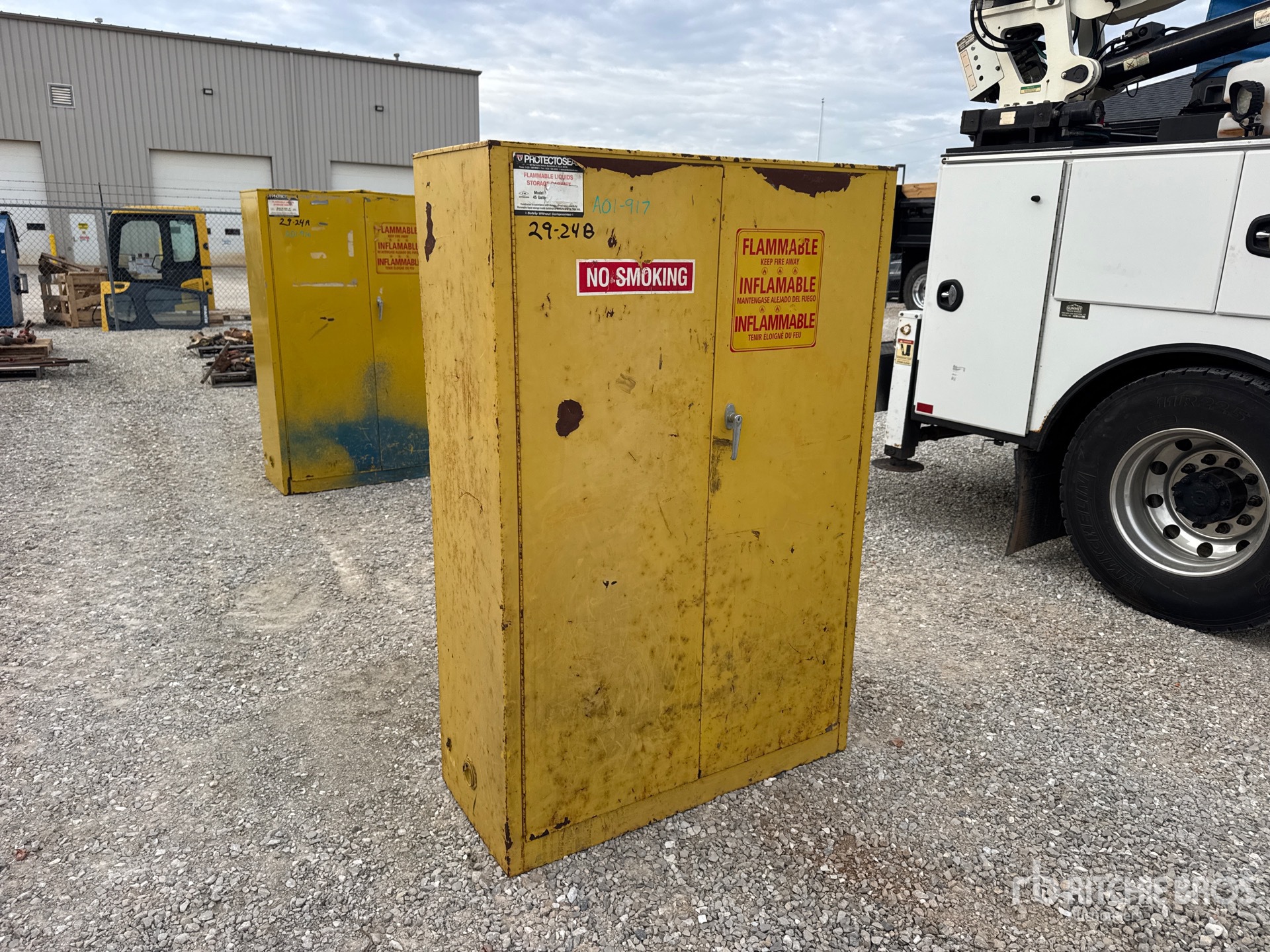 General Appearance with Bild, Ecke vorne links