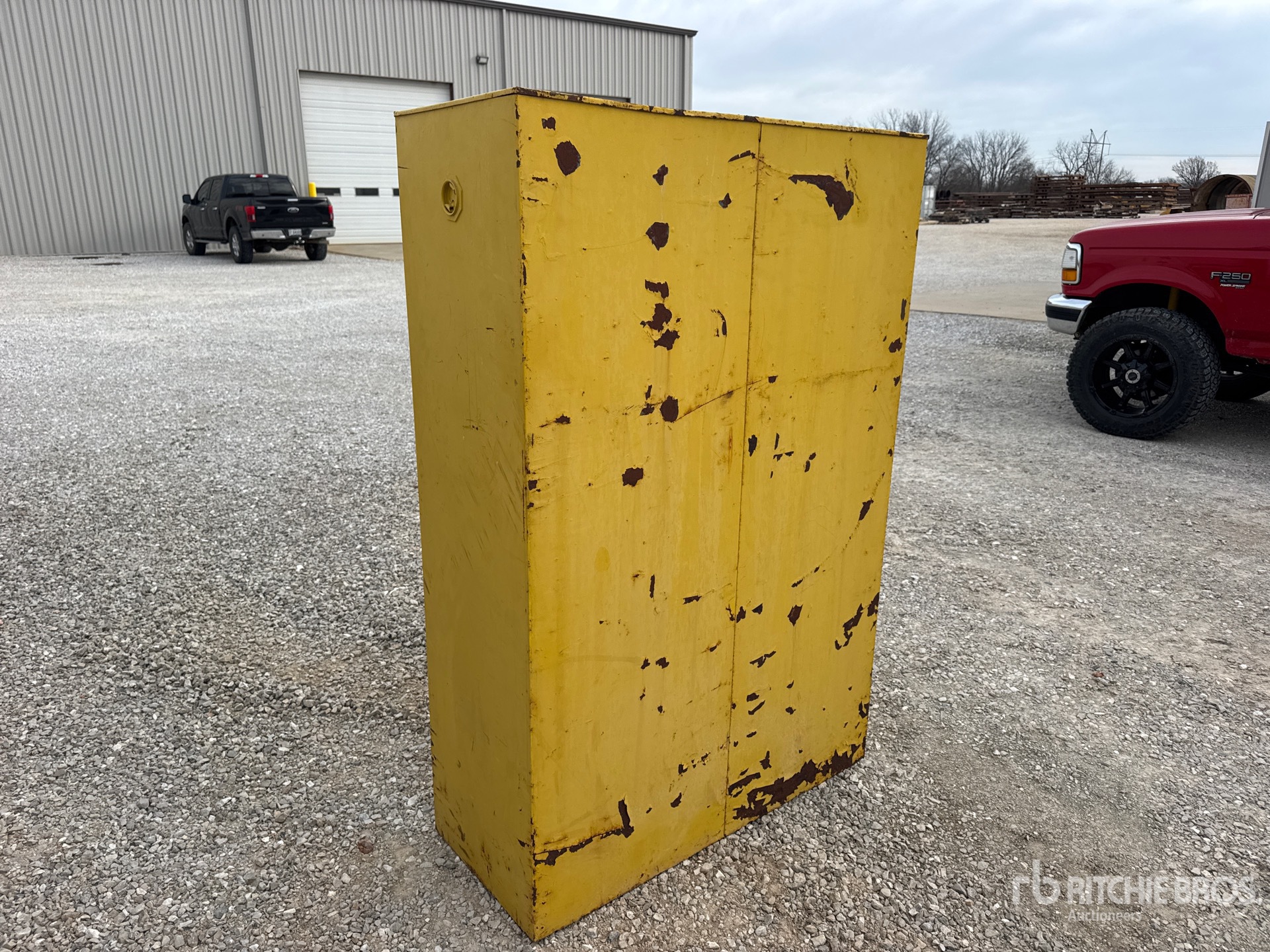 General Appearance with Bild, Ecke hinten rechts