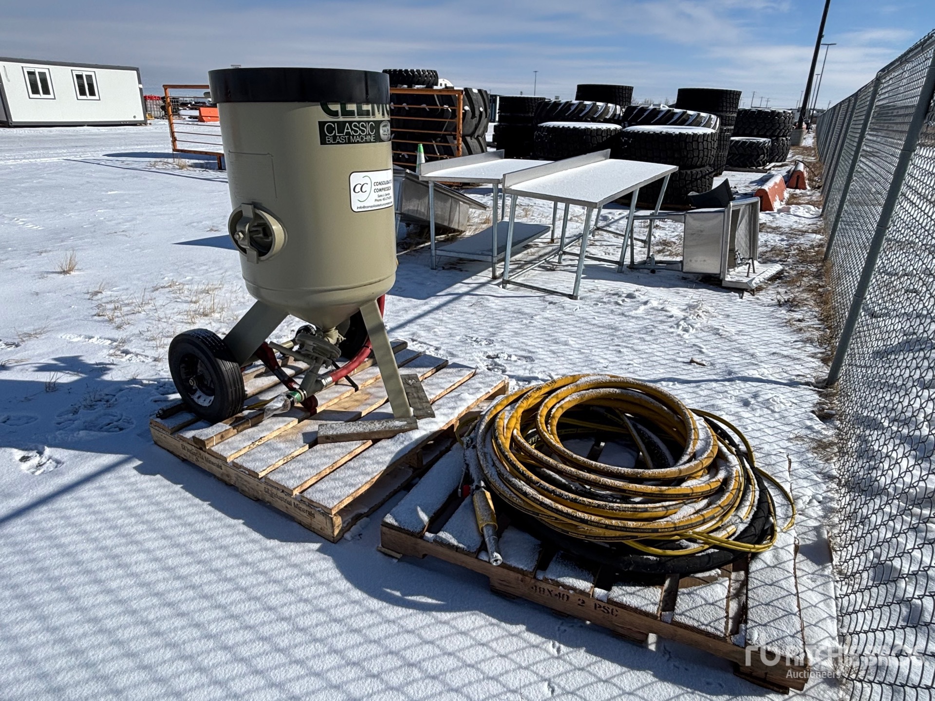 General Appearance with Picture, Right Front Corner