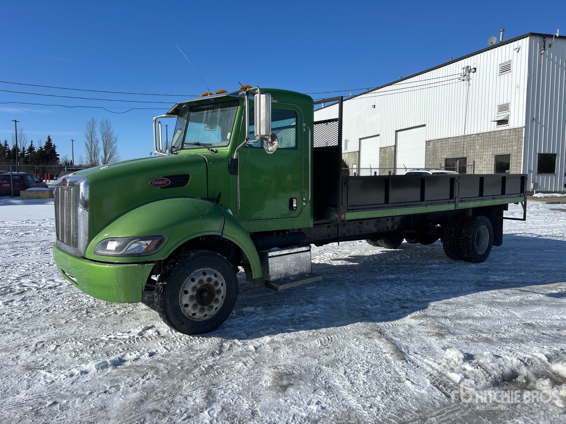 General Appearance with Foto, angolo anteriore sinistro