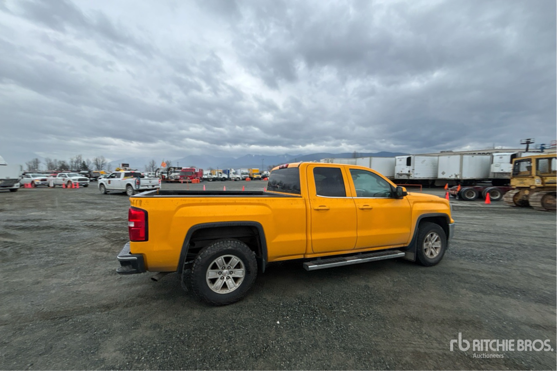 General Appearance with Picture, Right Rear Corner