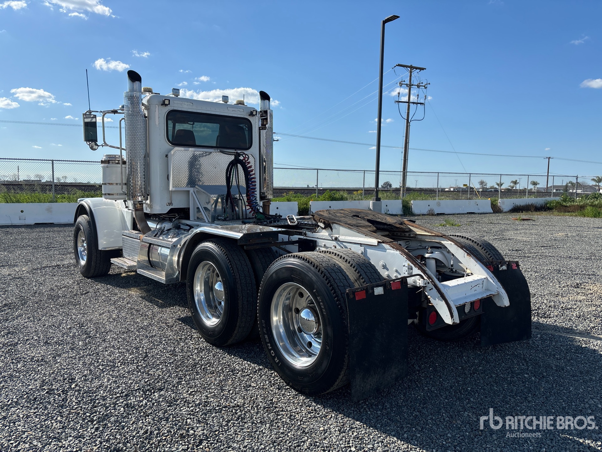 General Appearance with Foto, angolo posteriore sinistro