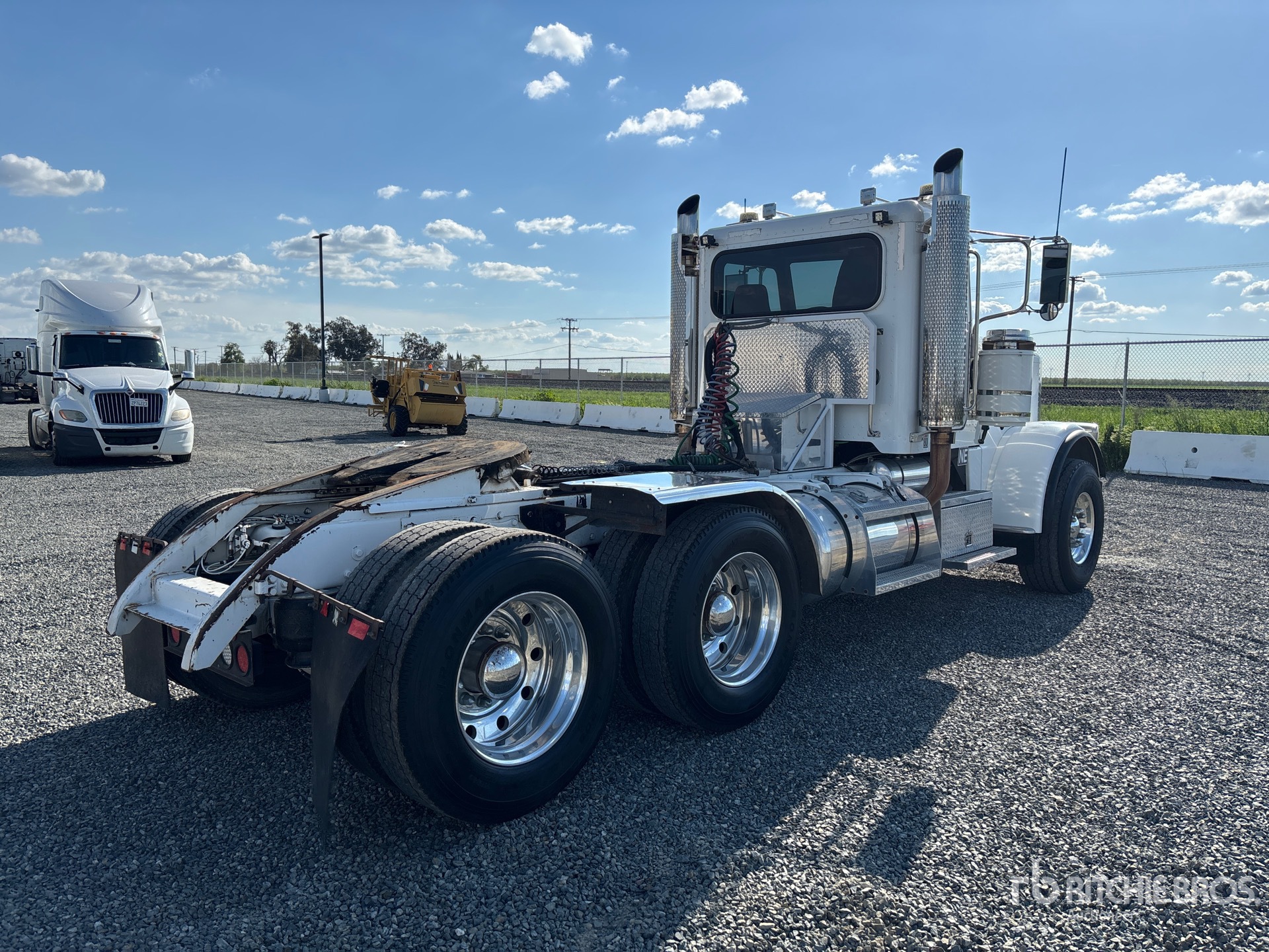 General Appearance with Foto, angolo anteriore sinistro