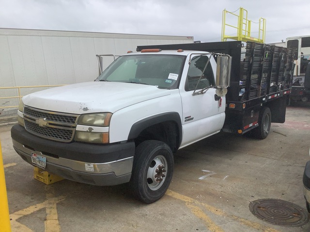 2005 Chevrolet 3500 LS 4x2 Flatbed Truck (Inoperable)