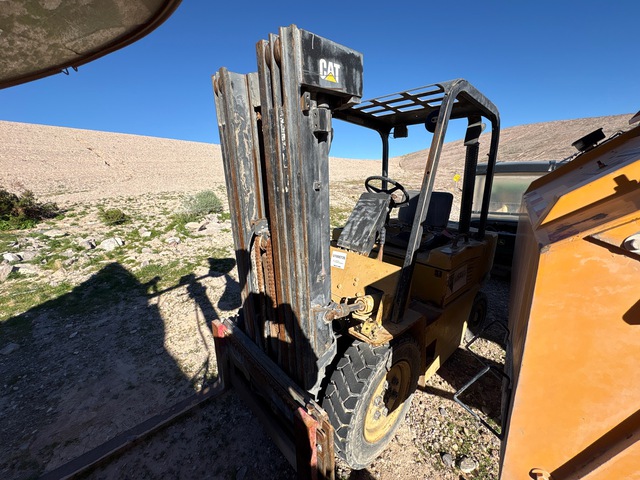 Cat V50D 4650 lb Cushion Tire Forklift (Inoperable)