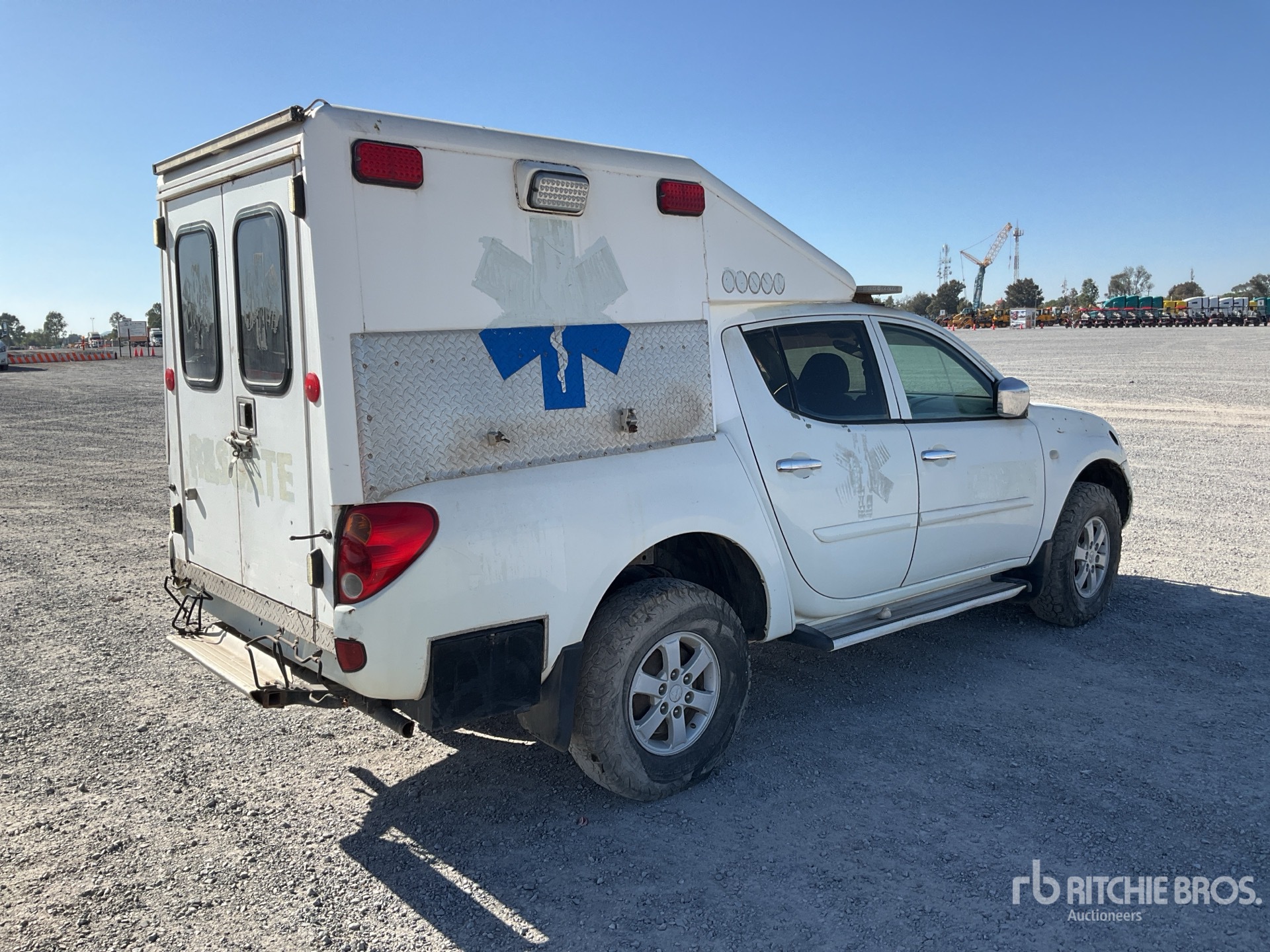 General Appearance with Foto, angolo anteriore sinistro