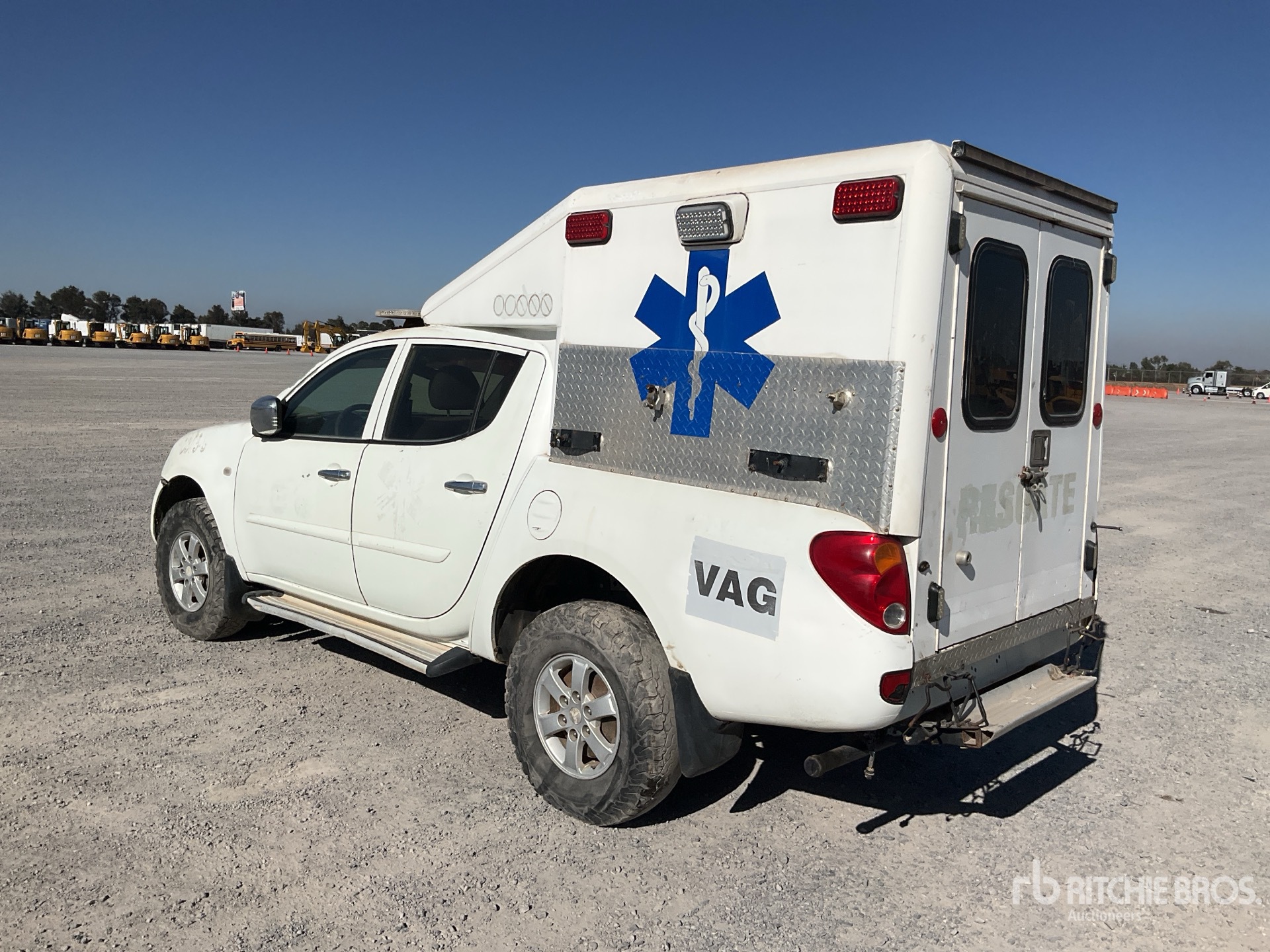 General Appearance with Foto, angolo posteriore sinistro