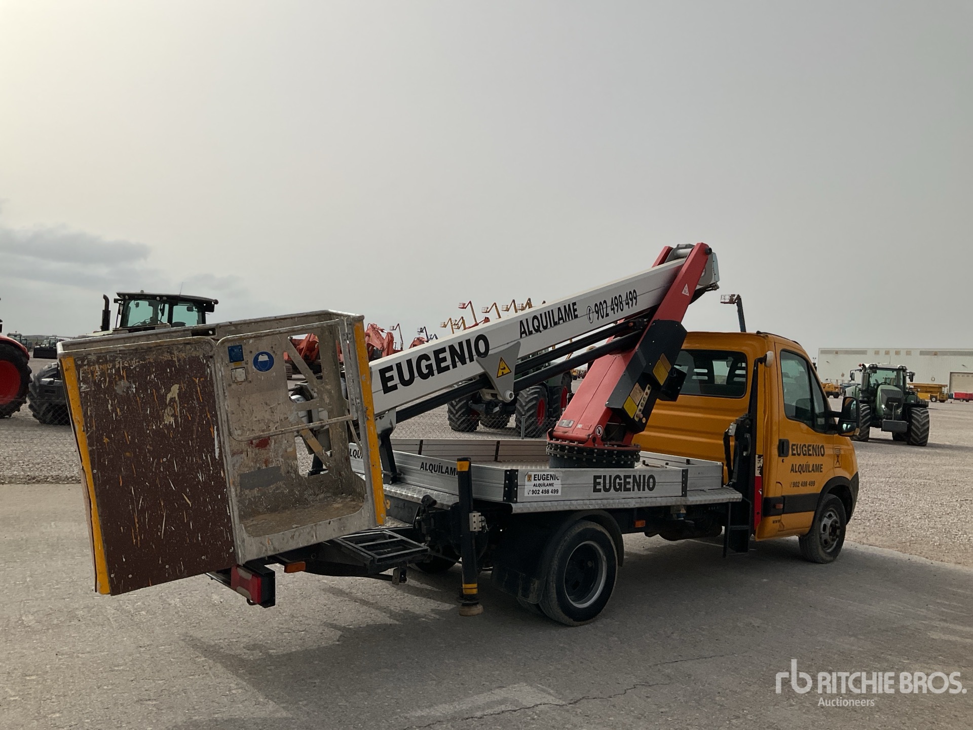 General Appearance with Foto, angolo anteriore sinistro