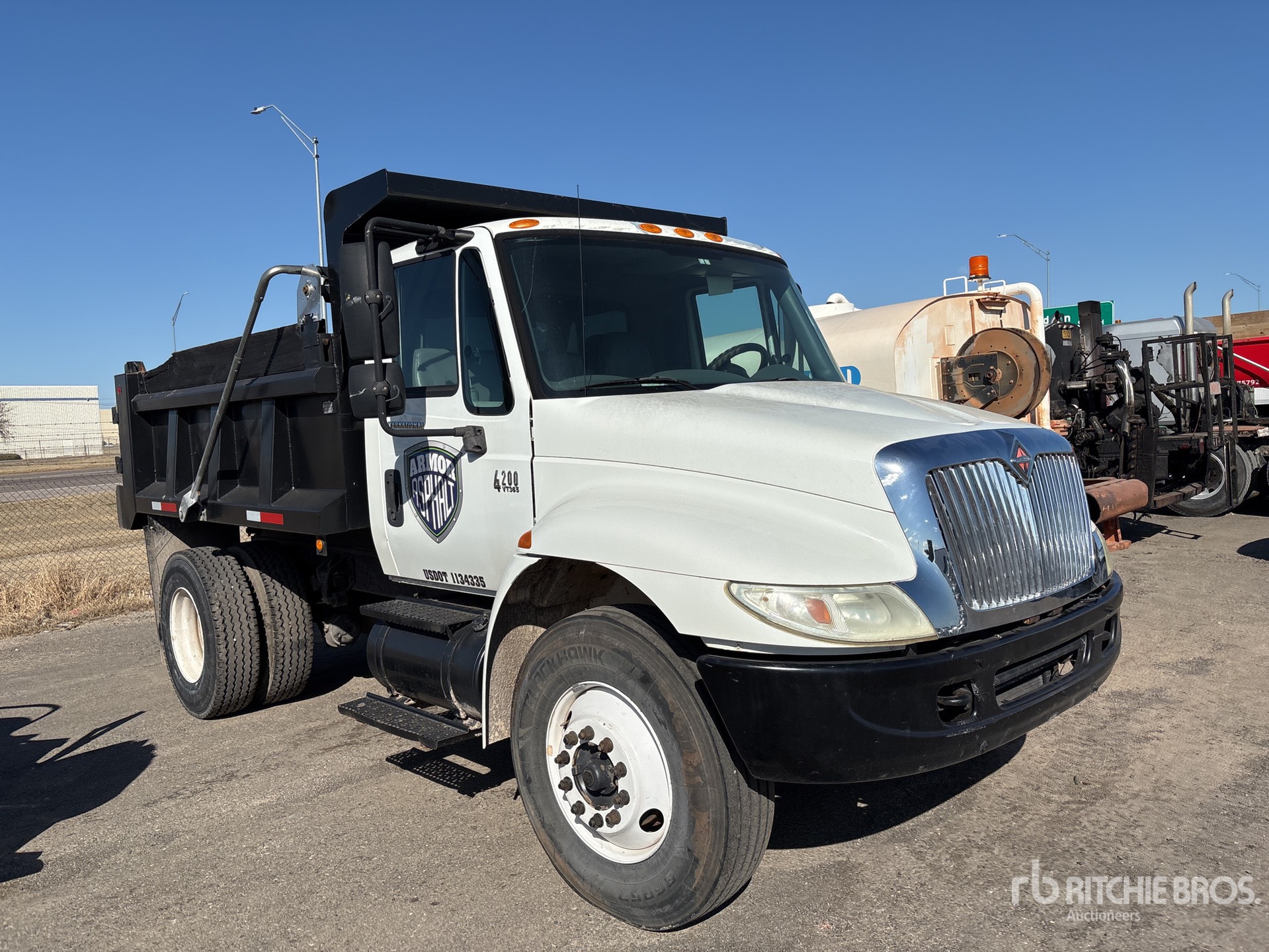 Aspect général with Image, coin avant droit