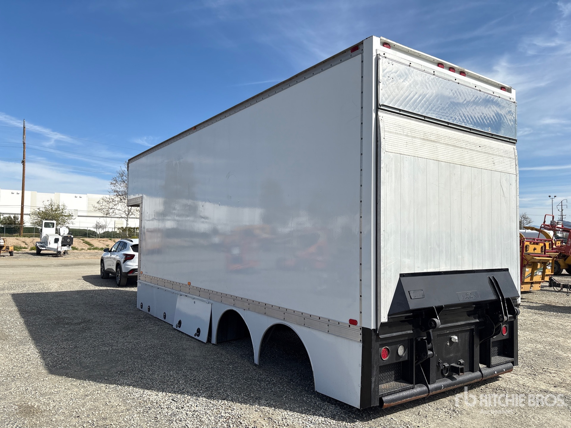 General Appearance with Foto, angolo posteriore sinistro