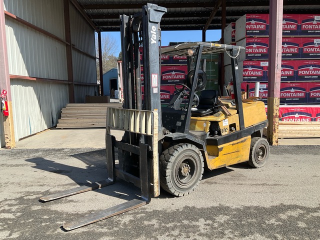 Yale GDP100-FS MRT 9600 lb Pneumatic Tire Forklift