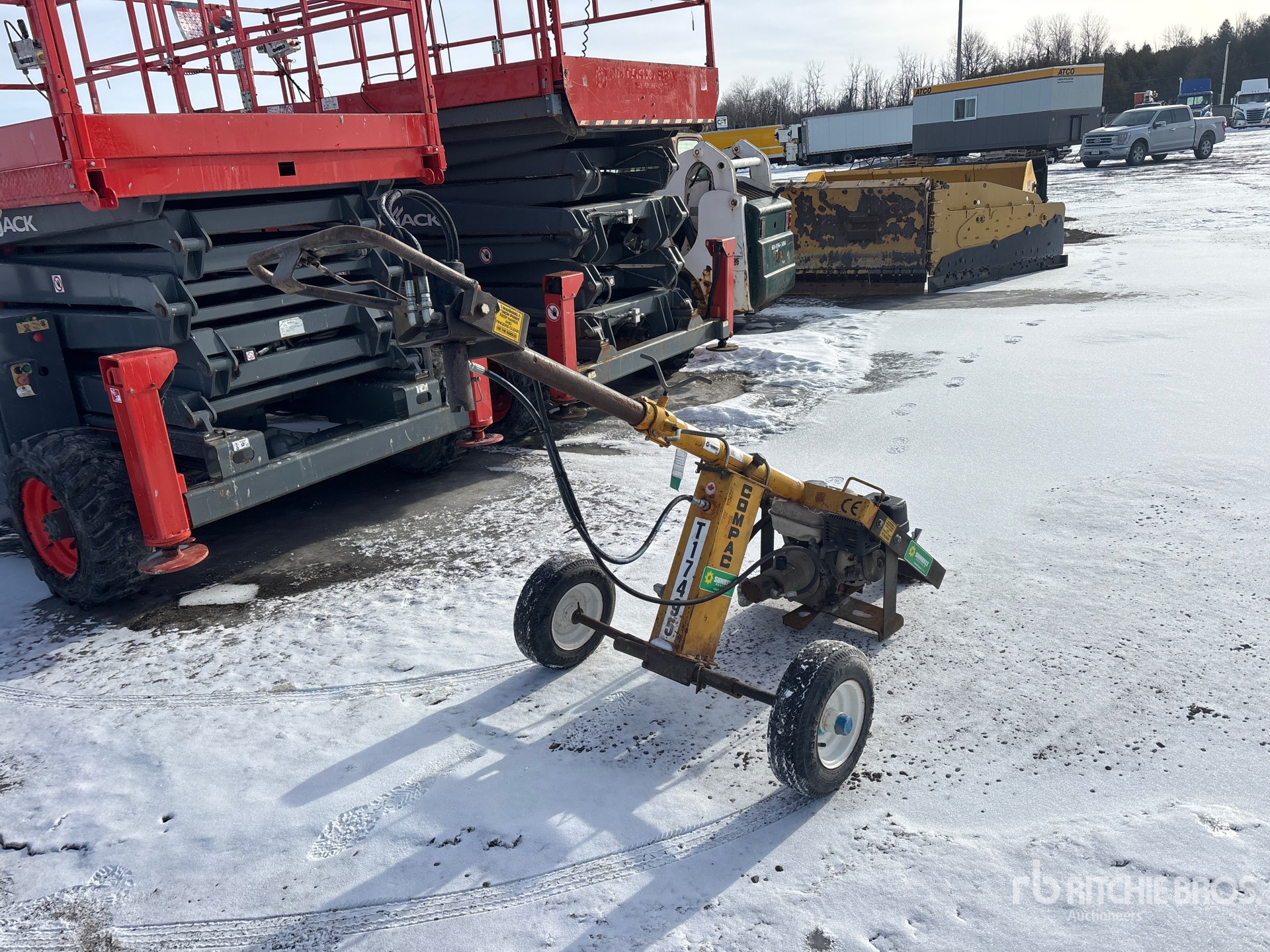 General Appearance with Foto, angolo anteriore sinistro