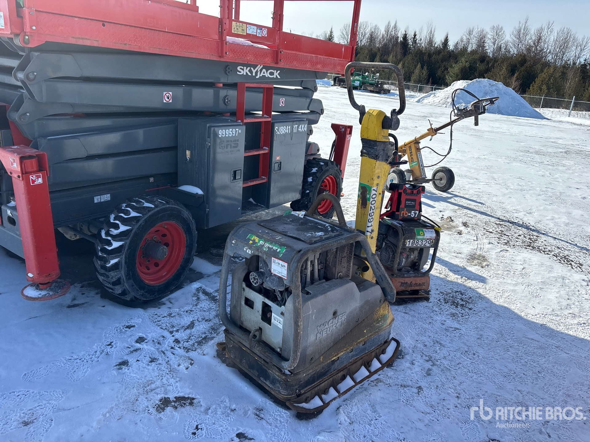 General Appearance with Picture, Left Front Corner