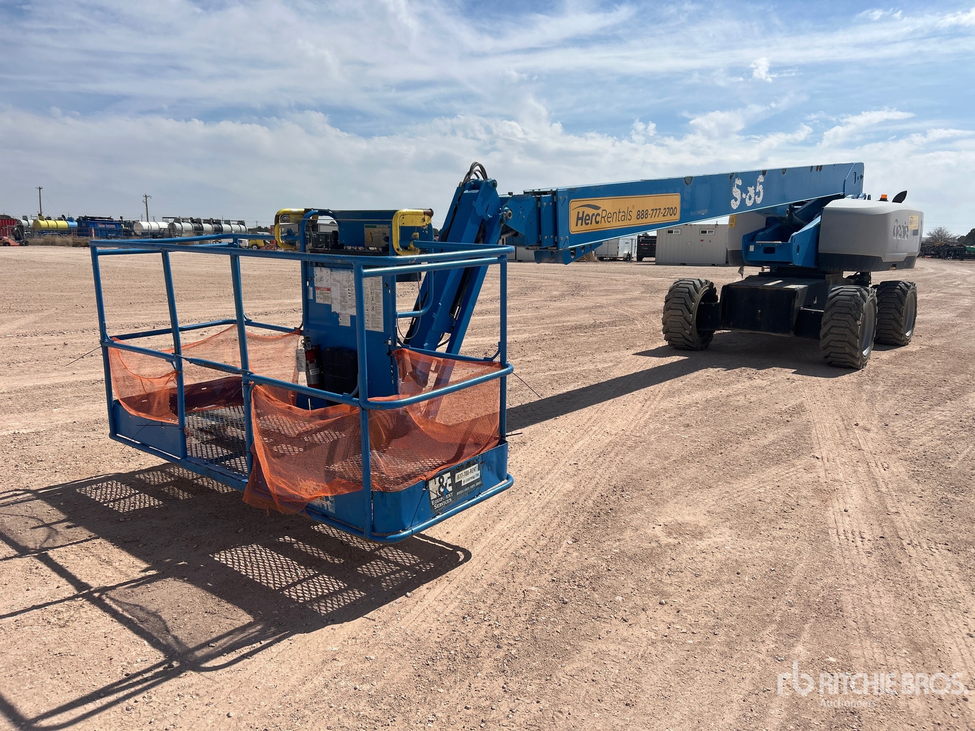 General Appearance with Foto, angolo anteriore sinistro