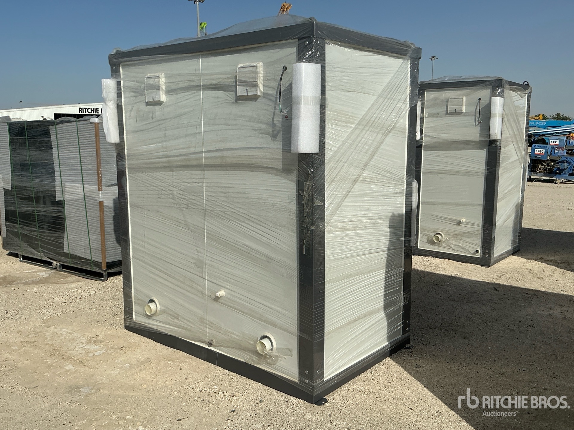 General Appearance with Picture, Right Front Corner