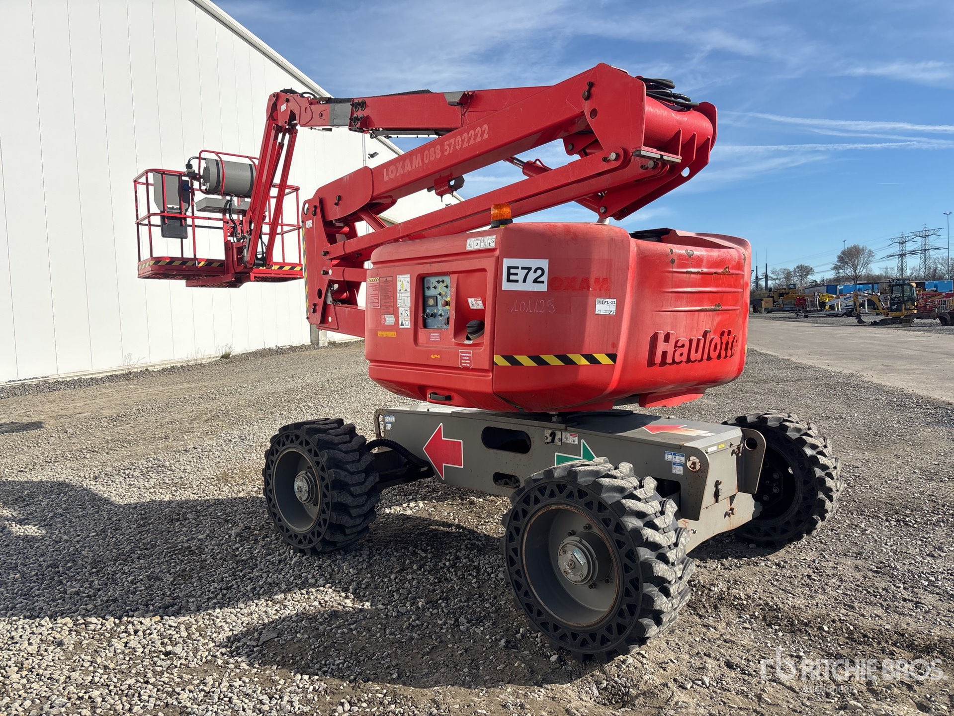 General Appearance with Picture, Right Front Corner