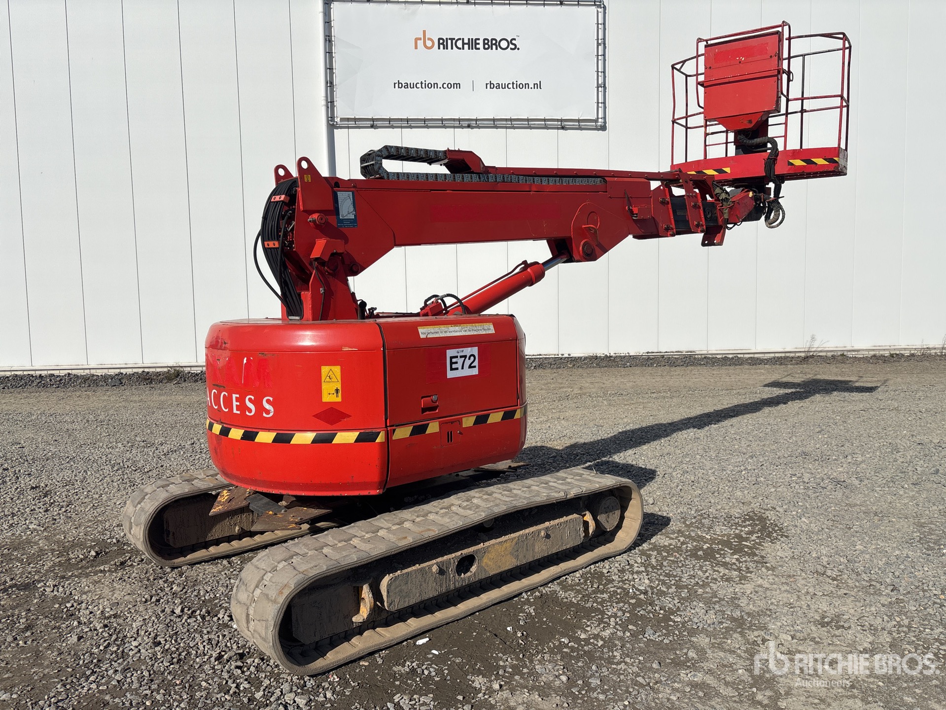 General Appearance with Bild, Ecke vorne links