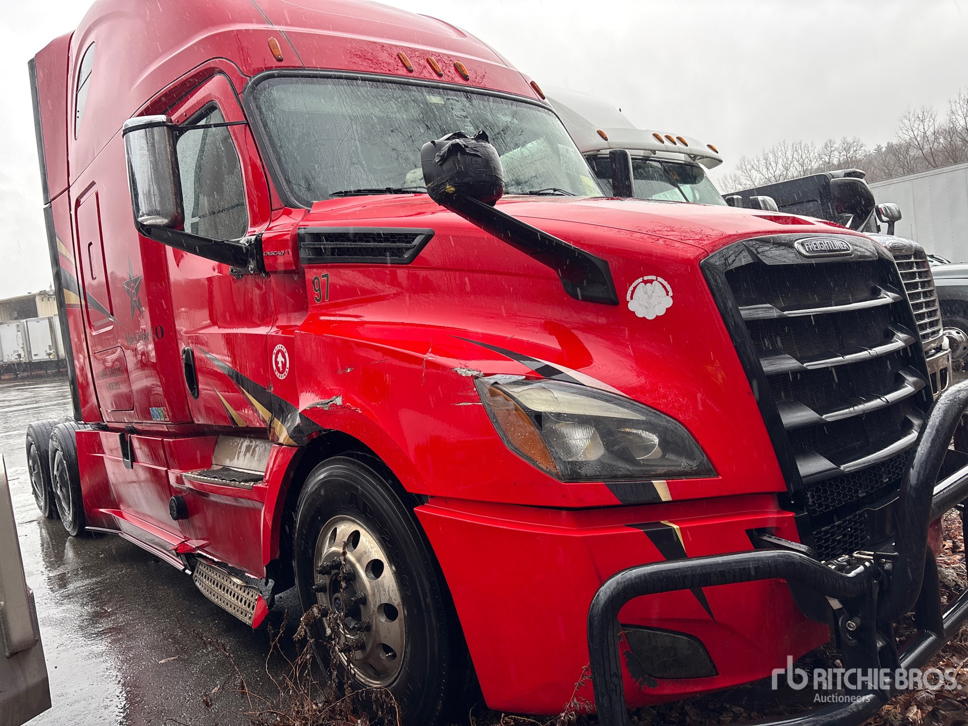 General Appearance with Picture, Right Front Corner