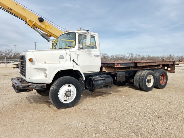 1987 Ford 8000 6x4 Flatbed Truck (Inoperable)