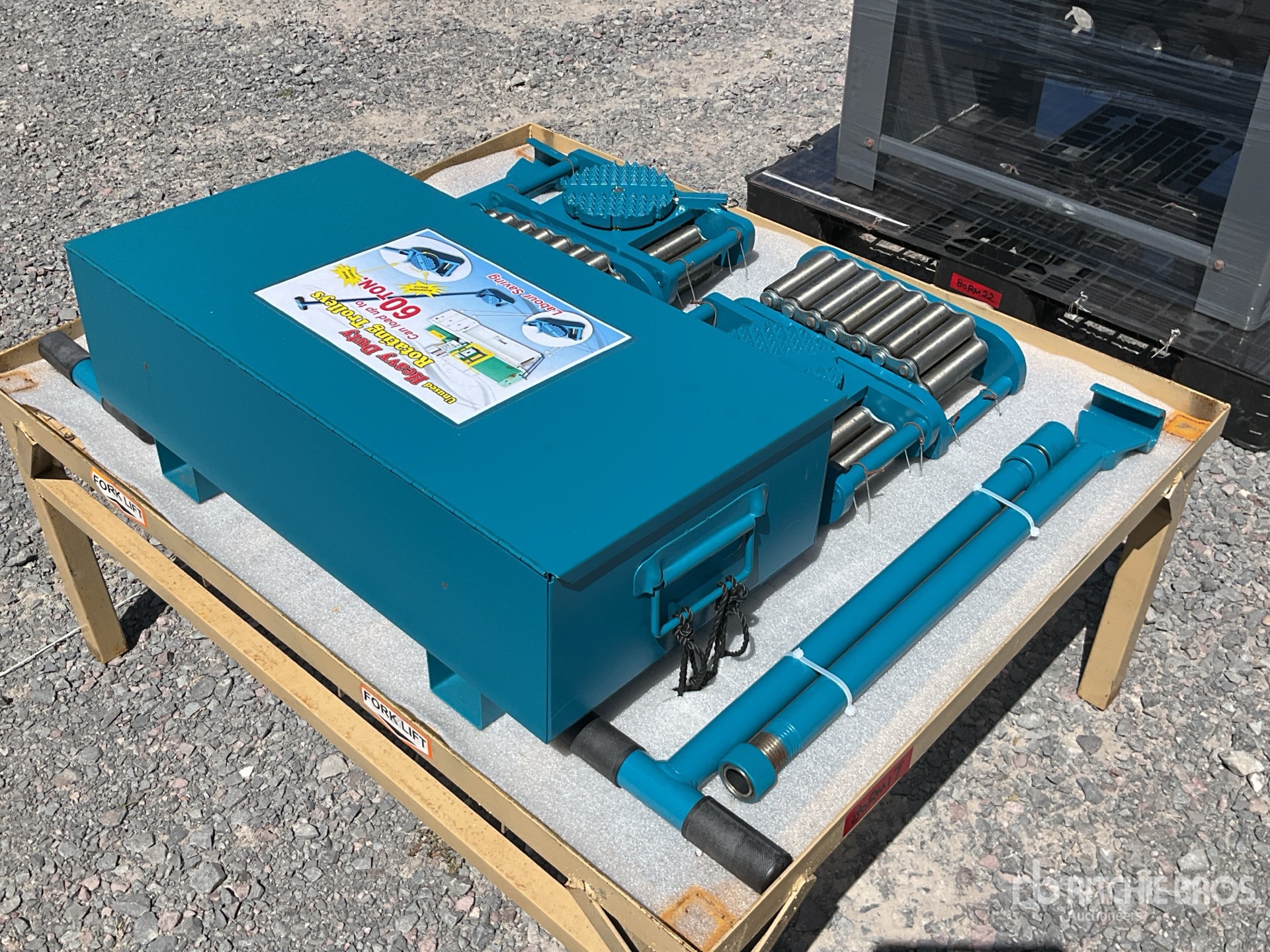 General Appearance with Bild, Ecke vorne rechts