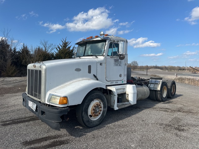 1998 Peterbilt 377 6x4 T/A Day Cab Truck Tractor 1998 Peterbilt 377 6x4 T/A Day Cab Truck Tractor