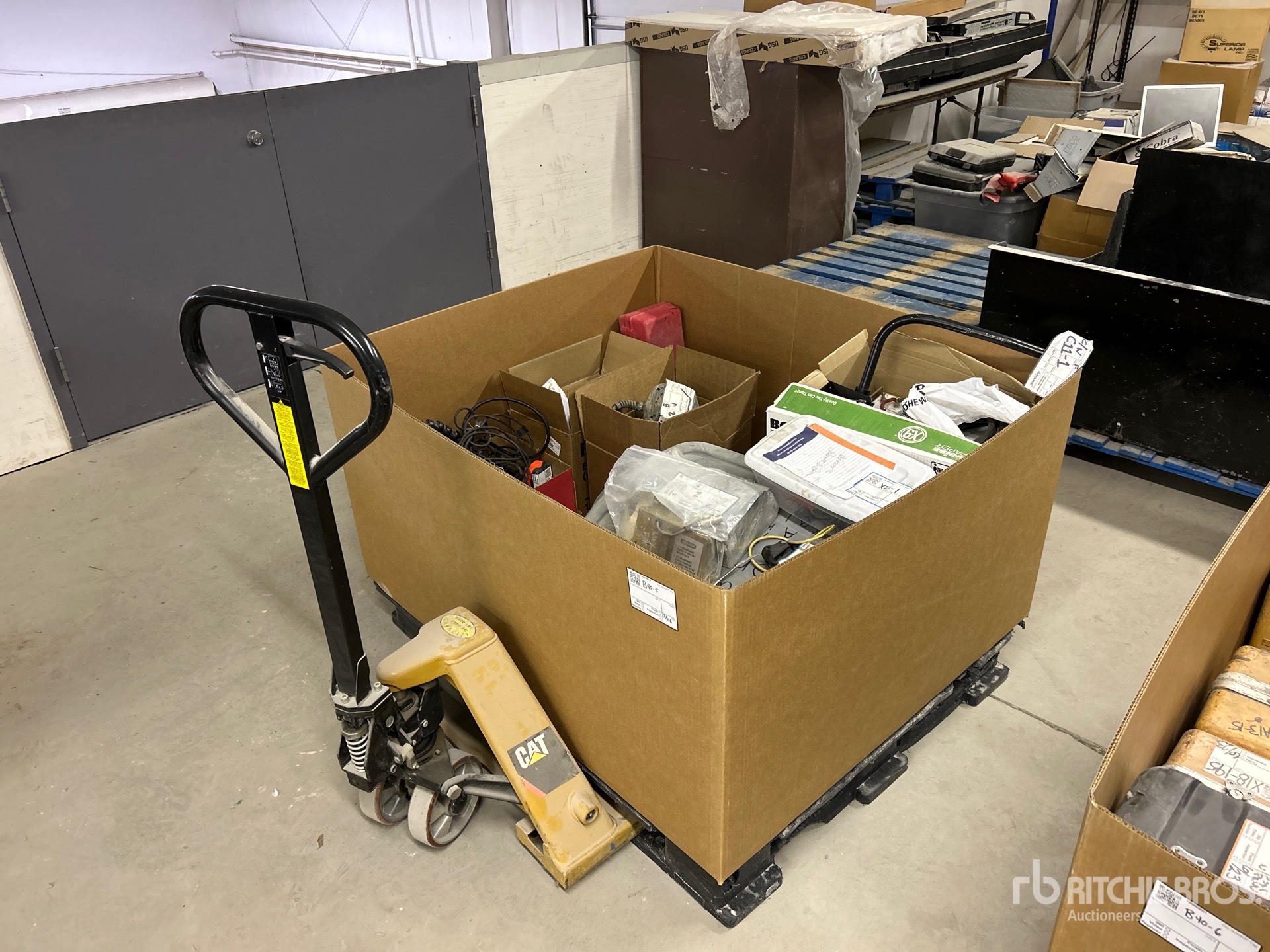 General Appearance with Bild, Ecke vorne links