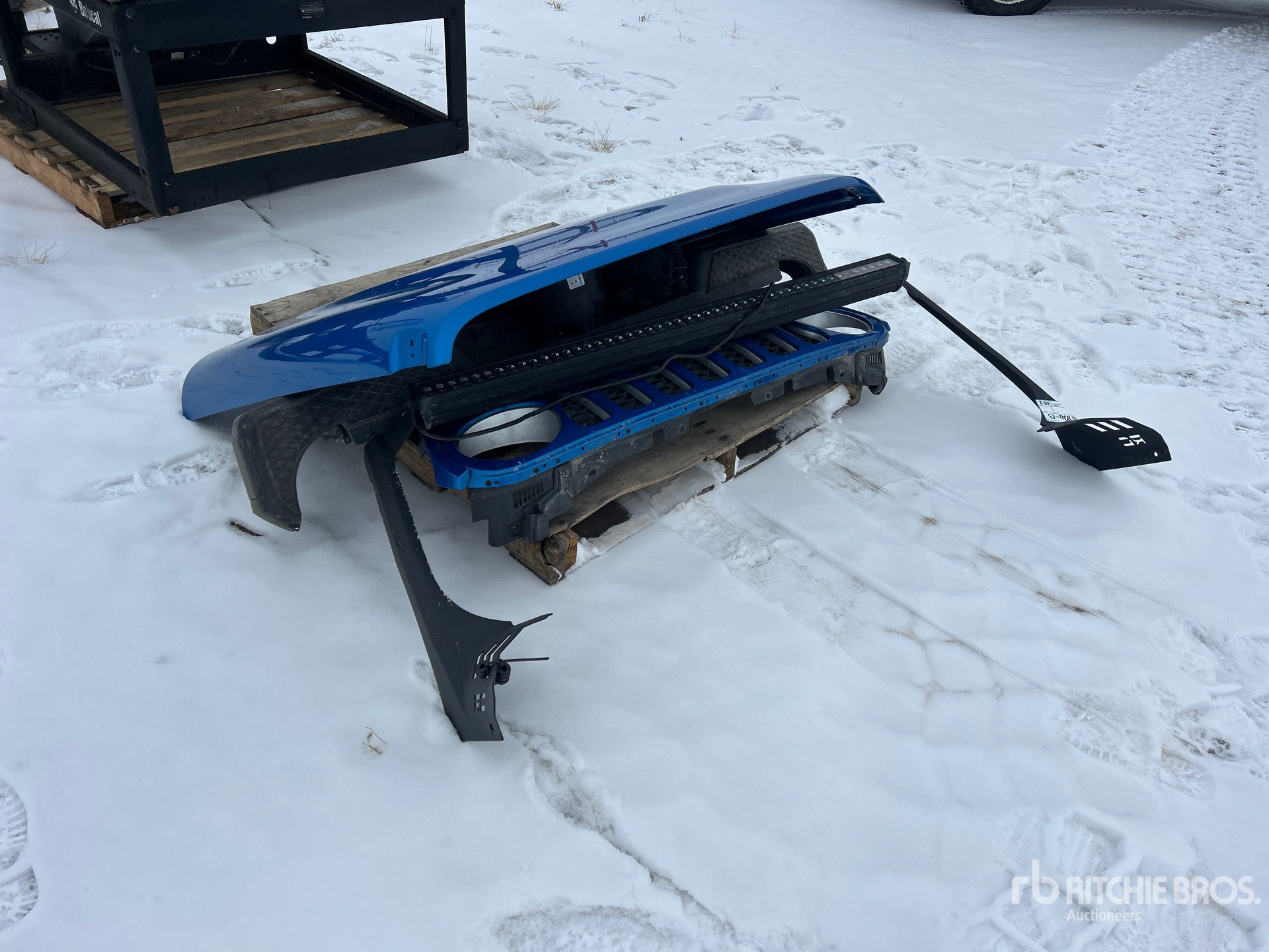 General Appearance with Picture, Right Front Corner