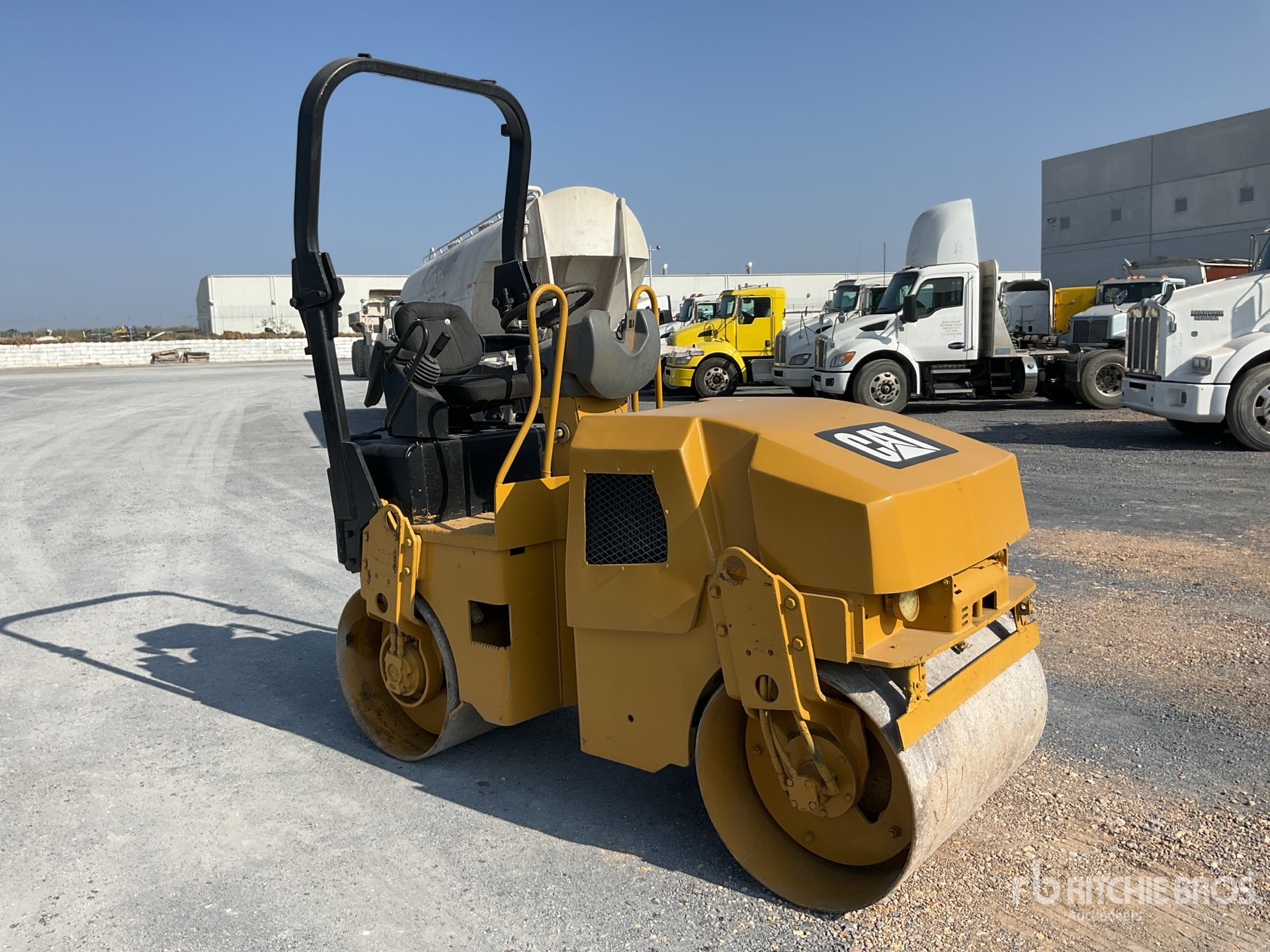 General Appearance with Bild, Ecke vorne rechts