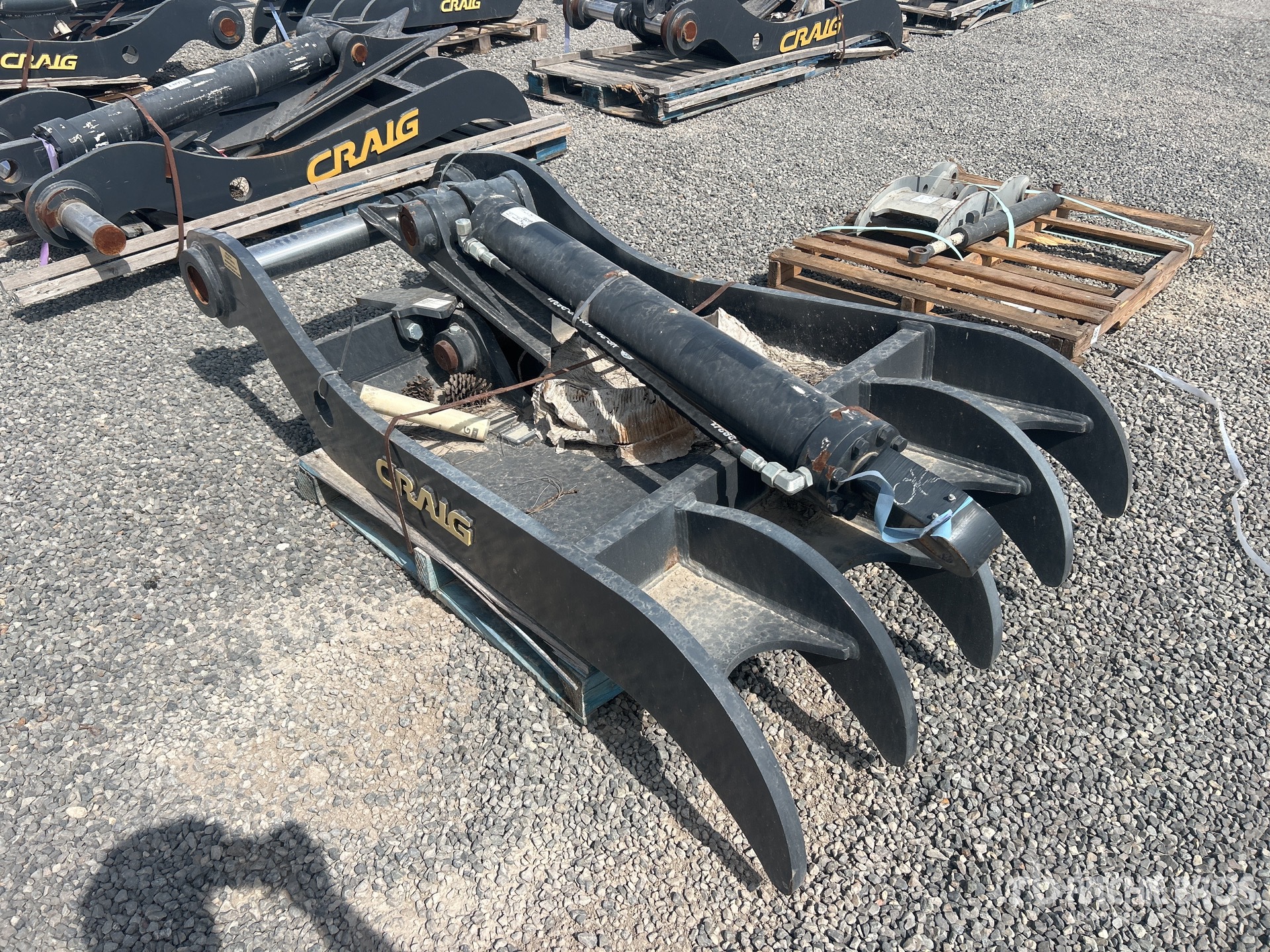 General Appearance with Bild, Ecke hinten links