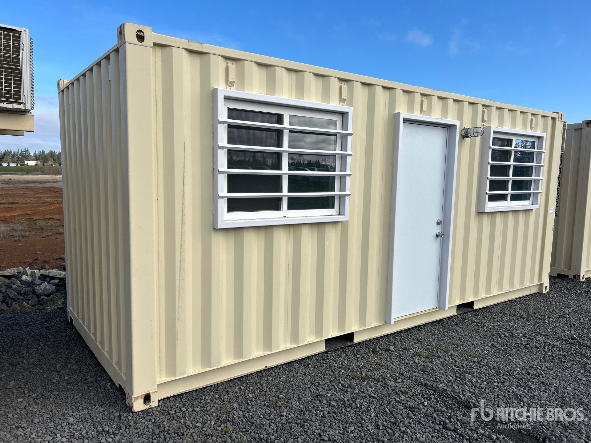 General Appearance with Bild, Ecke vorne links