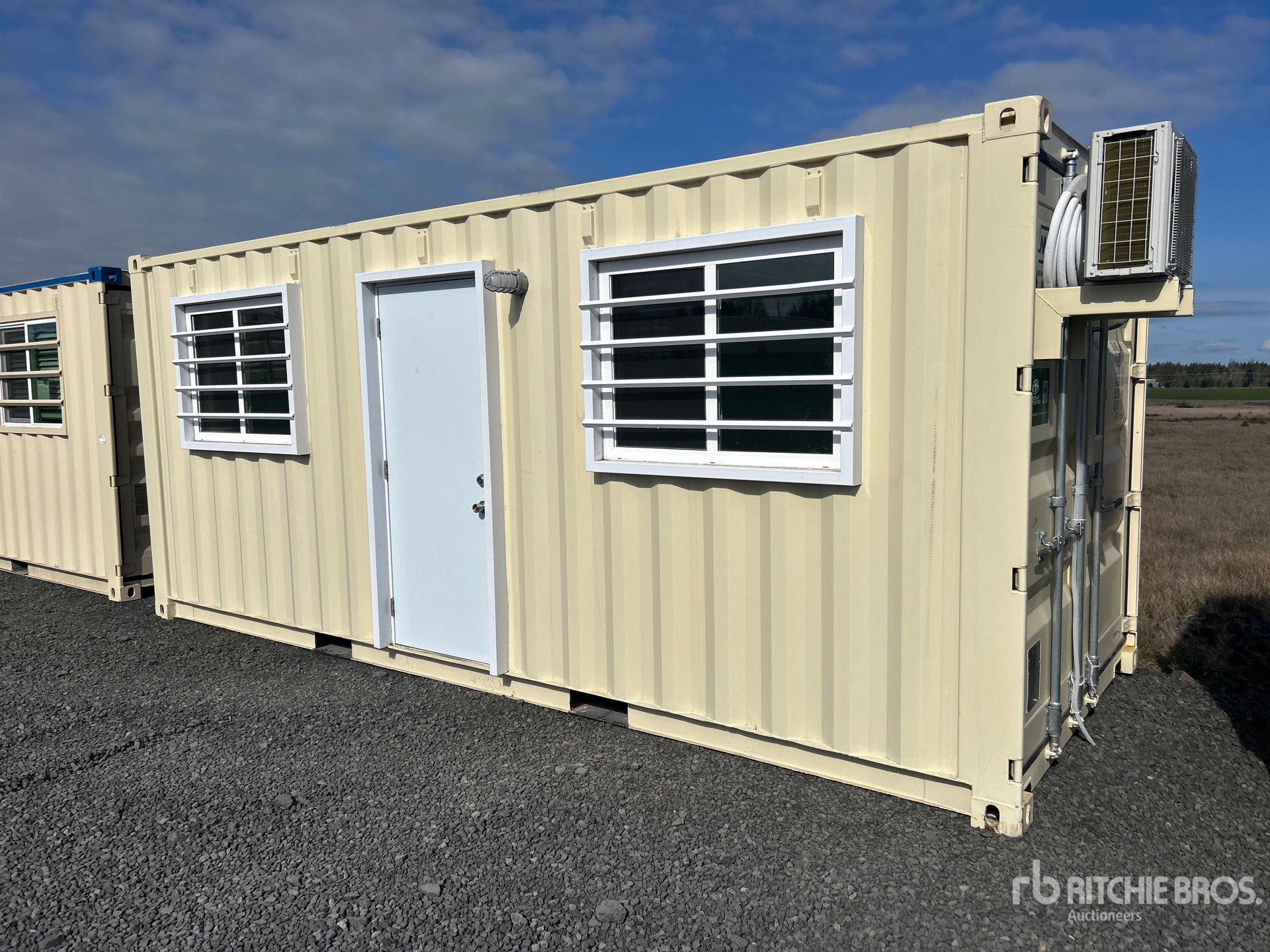 General Appearance with Bild, Ecke vorne rechts